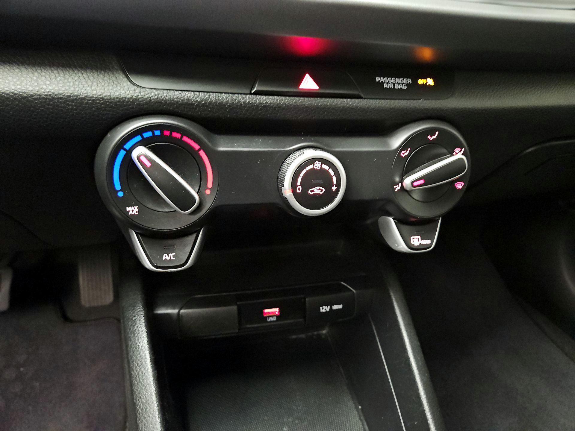 Thumbnail: 2023 Kia Rio - 16