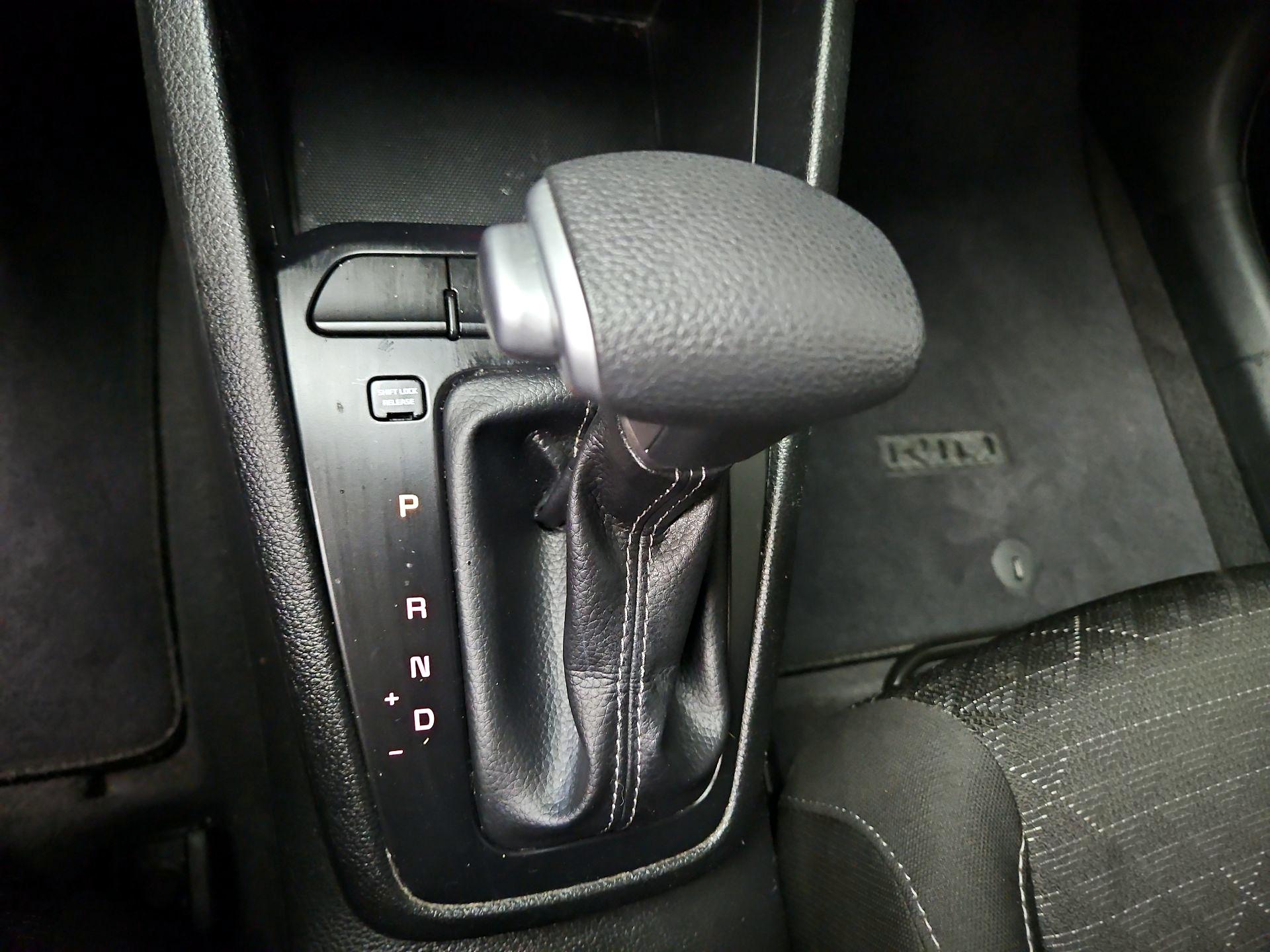 Thumbnail: 2023 Kia Rio - 17