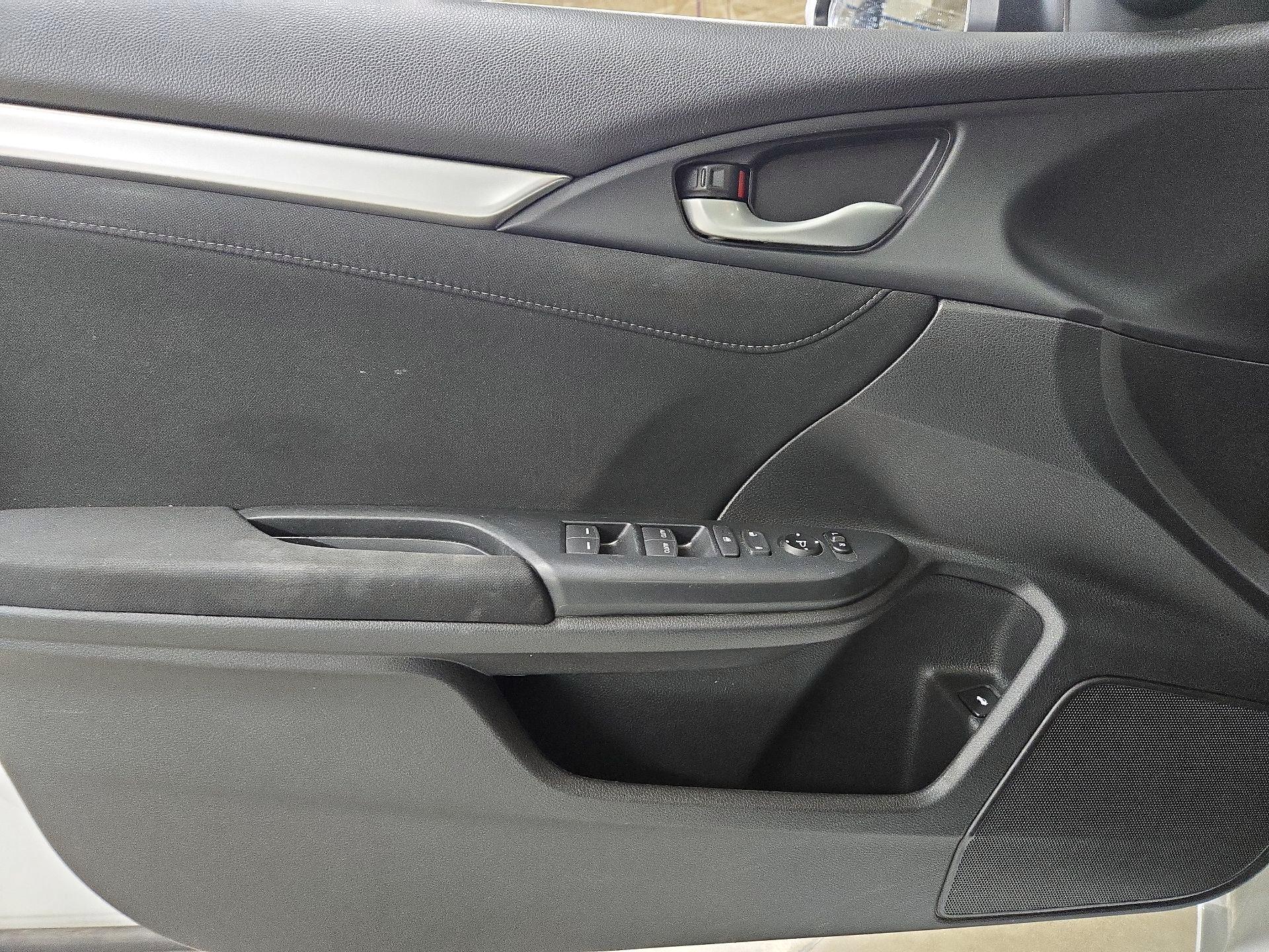 Thumbnail: 2016 Honda Civic - 12