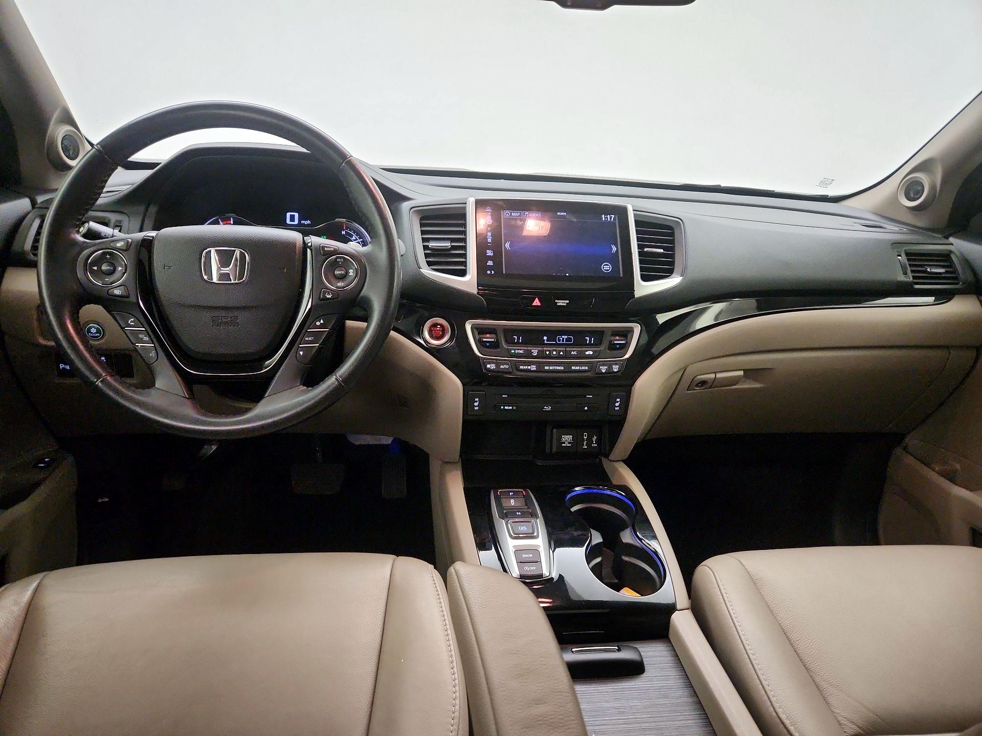 Thumbnail: 2017 Honda Pilot - 9