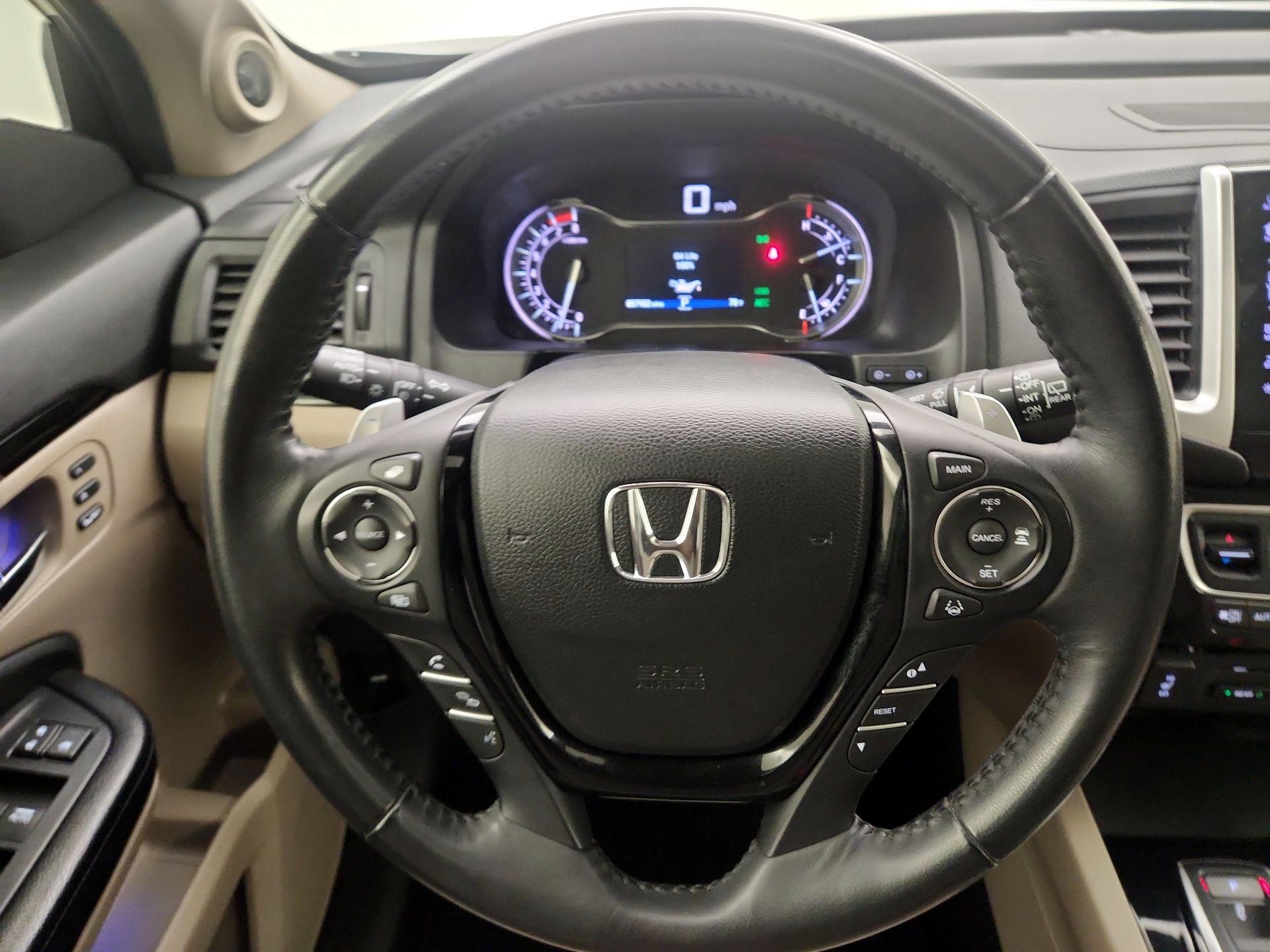 Thumbnail: 2017 Honda Pilot - 10