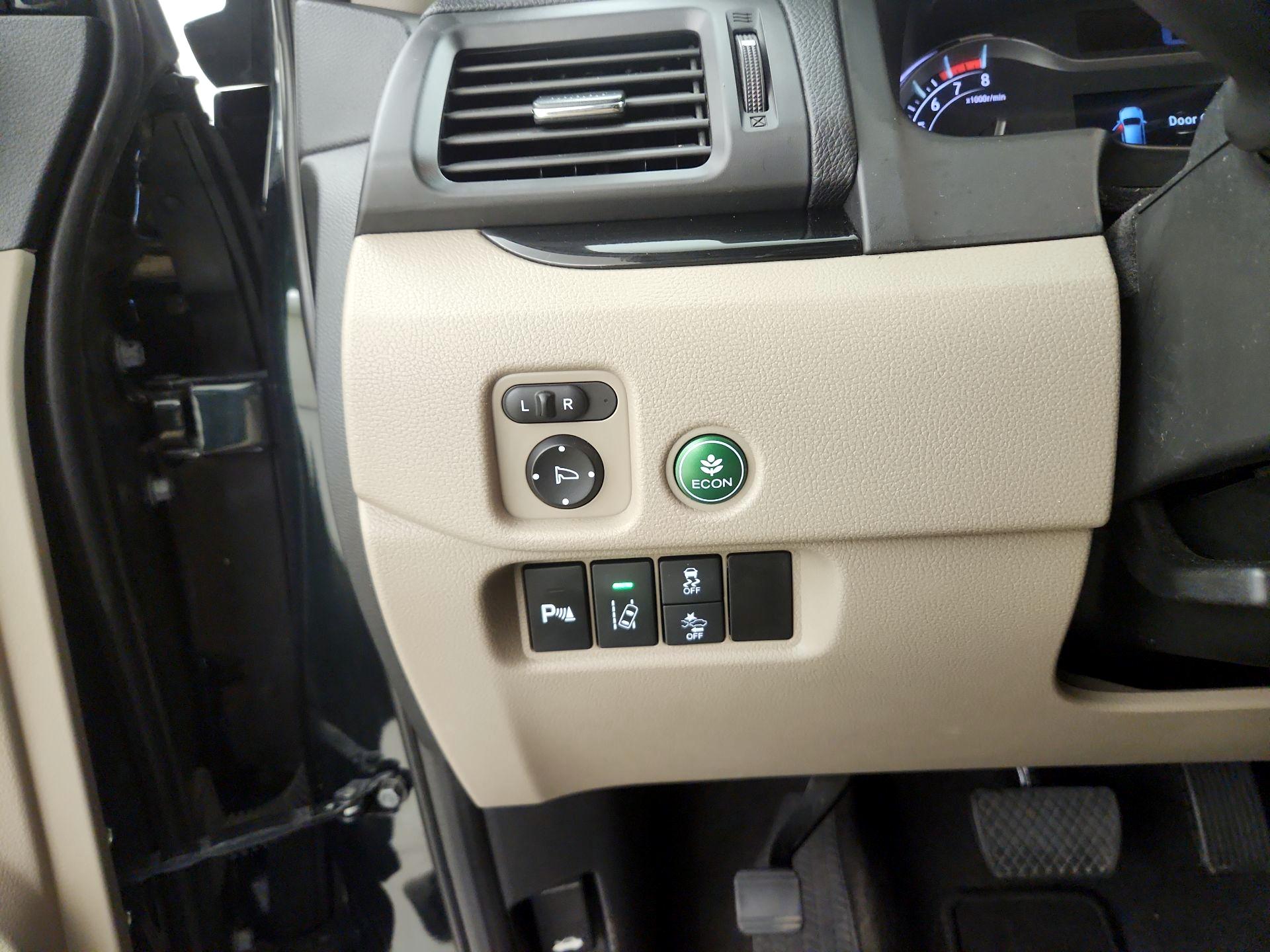 Thumbnail: 2017 Honda Pilot - 13