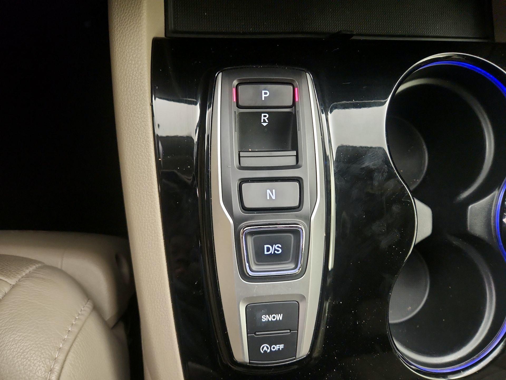 Thumbnail: 2017 Honda Pilot - 17