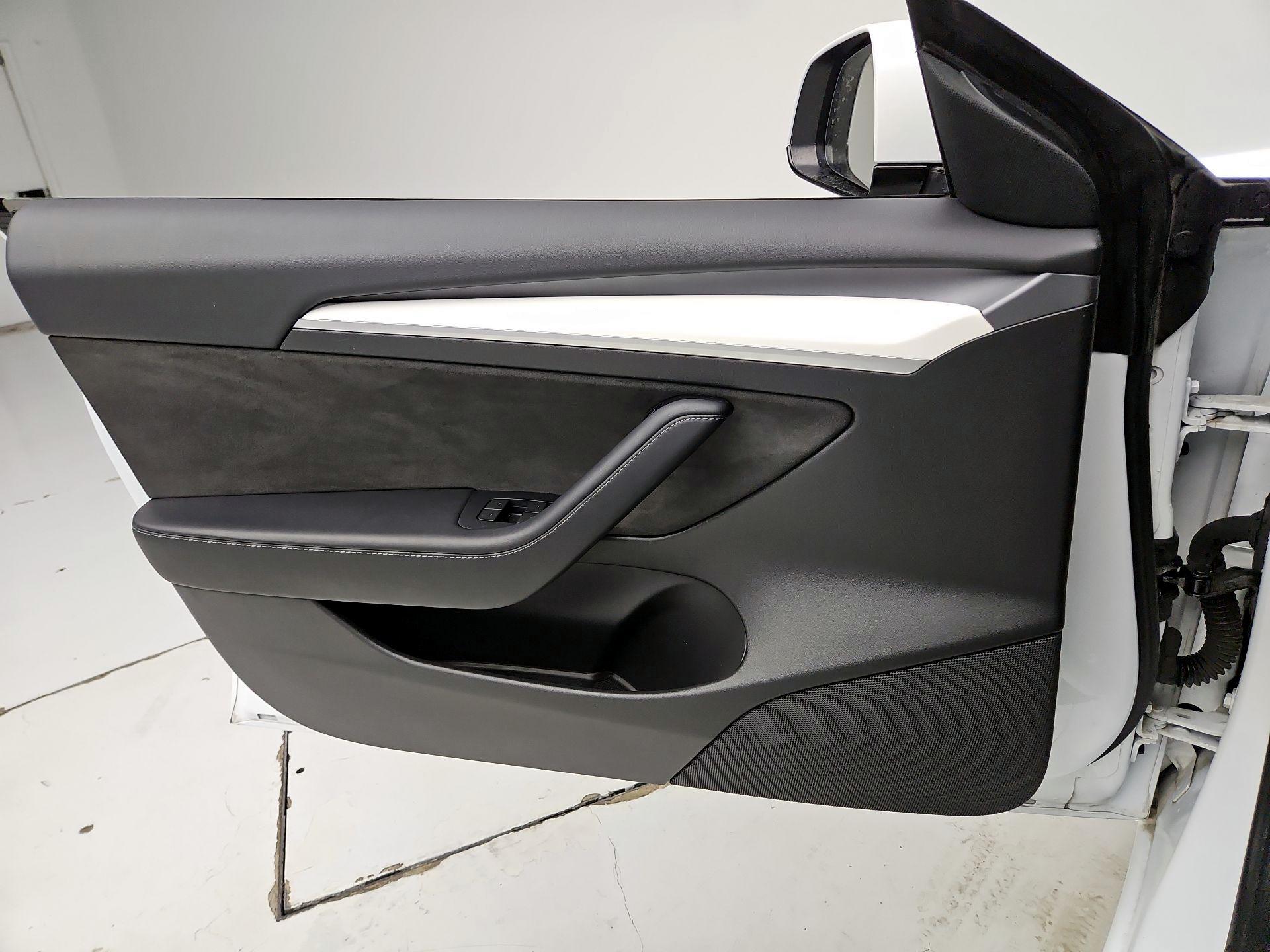 Thumbnail: 2022 Tesla Model 3 - 12