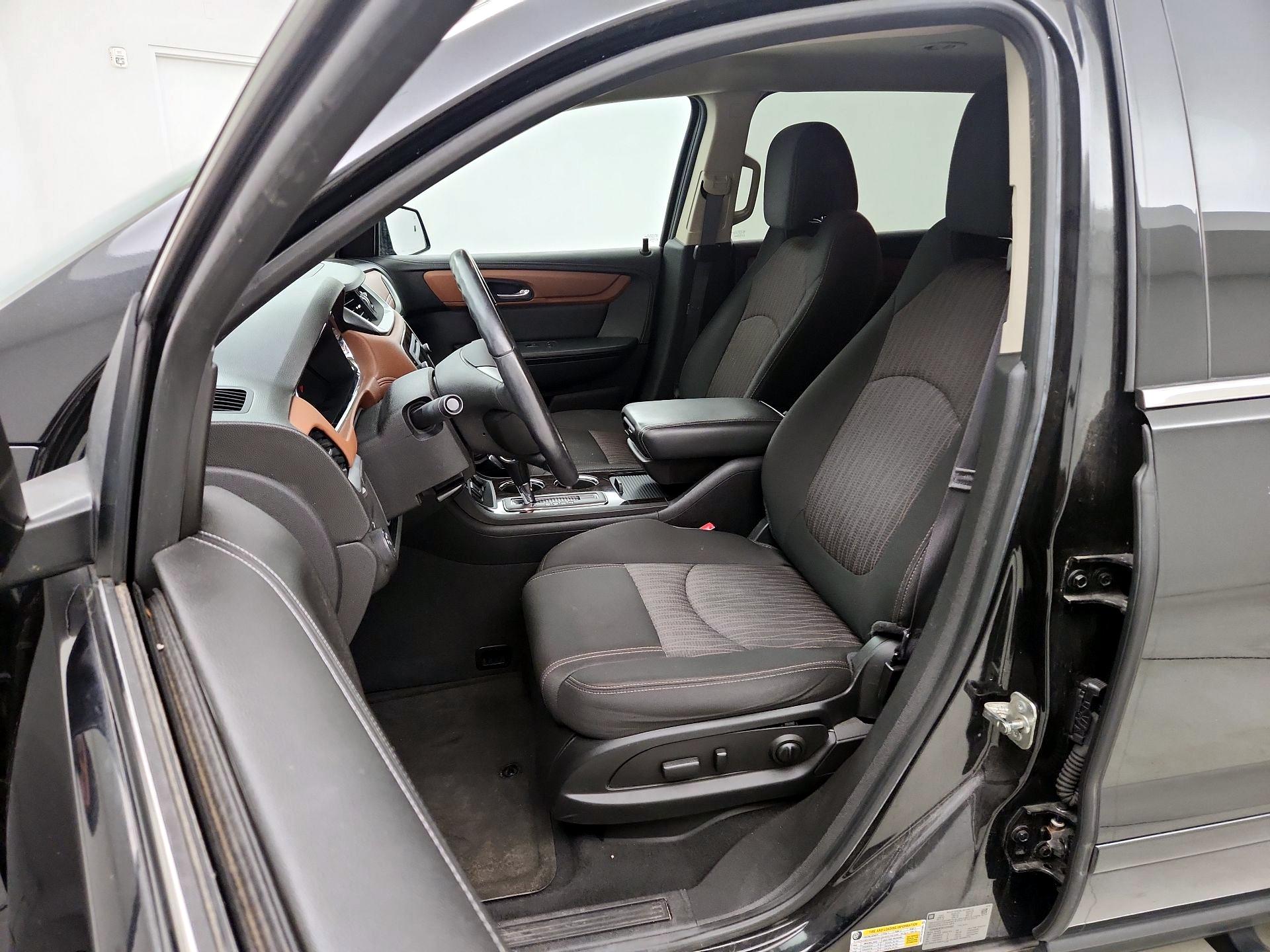 Thumbnail: 2015 Chevrolet Traverse - 11