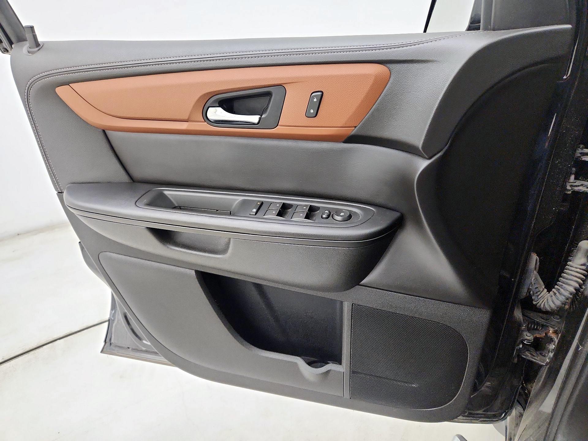 Thumbnail: 2015 Chevrolet Traverse - 12