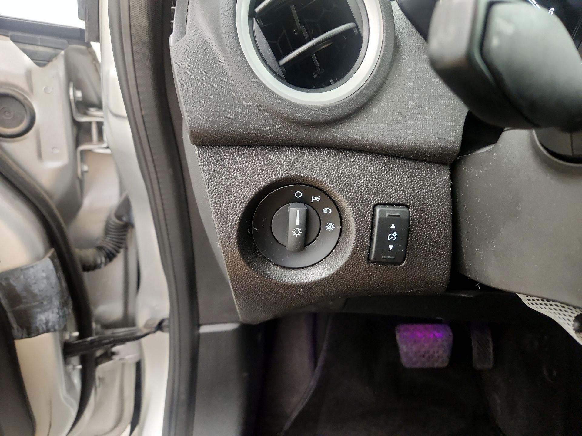 Thumbnail: 2014 Ford Fiesta - 13