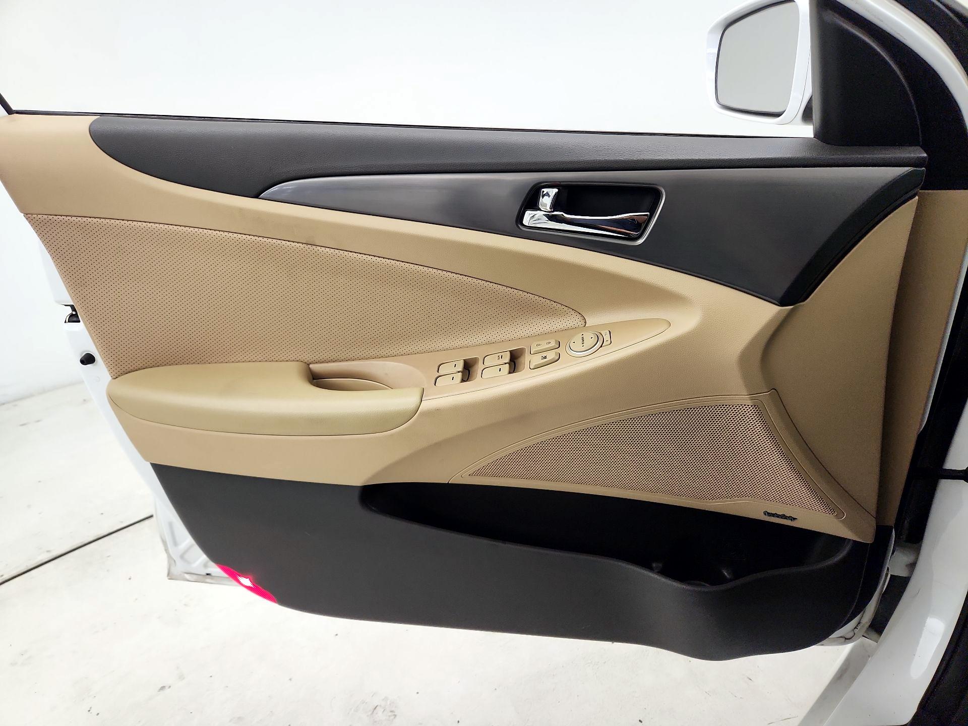 Thumbnail: 2015 Hyundai Sonata - 12