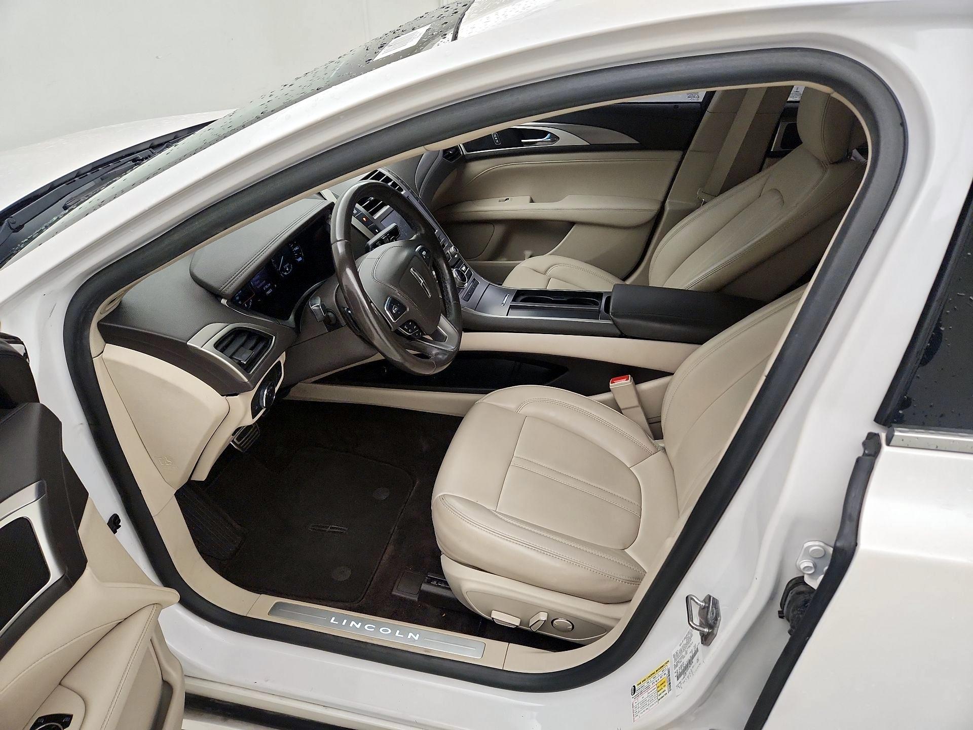 Thumbnail: 2018 Lincoln MKZ - 11