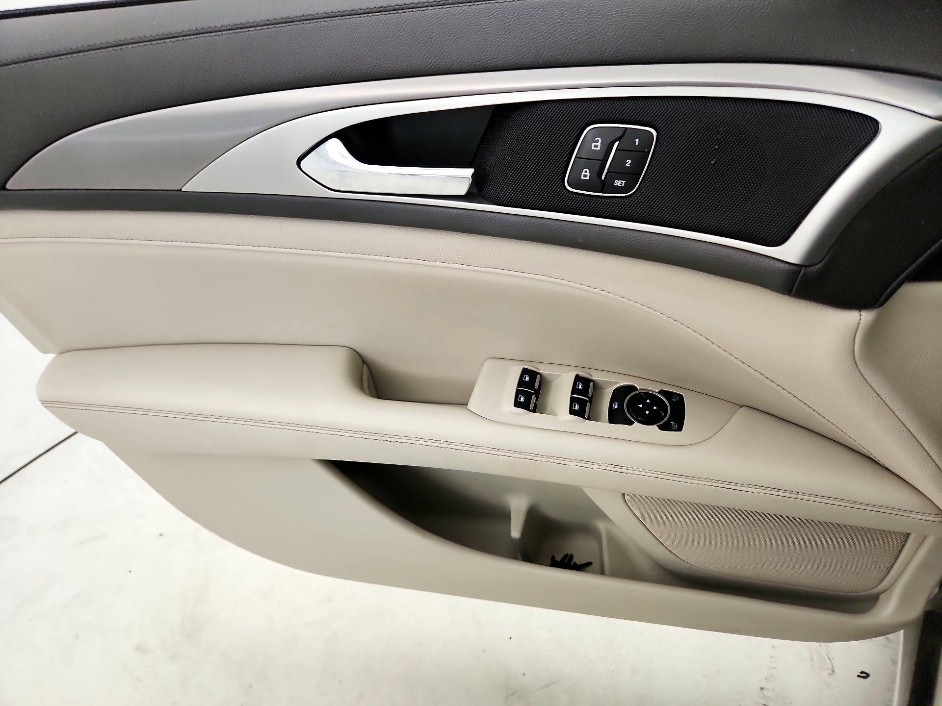 Thumbnail: 2018 Lincoln MKZ - 12