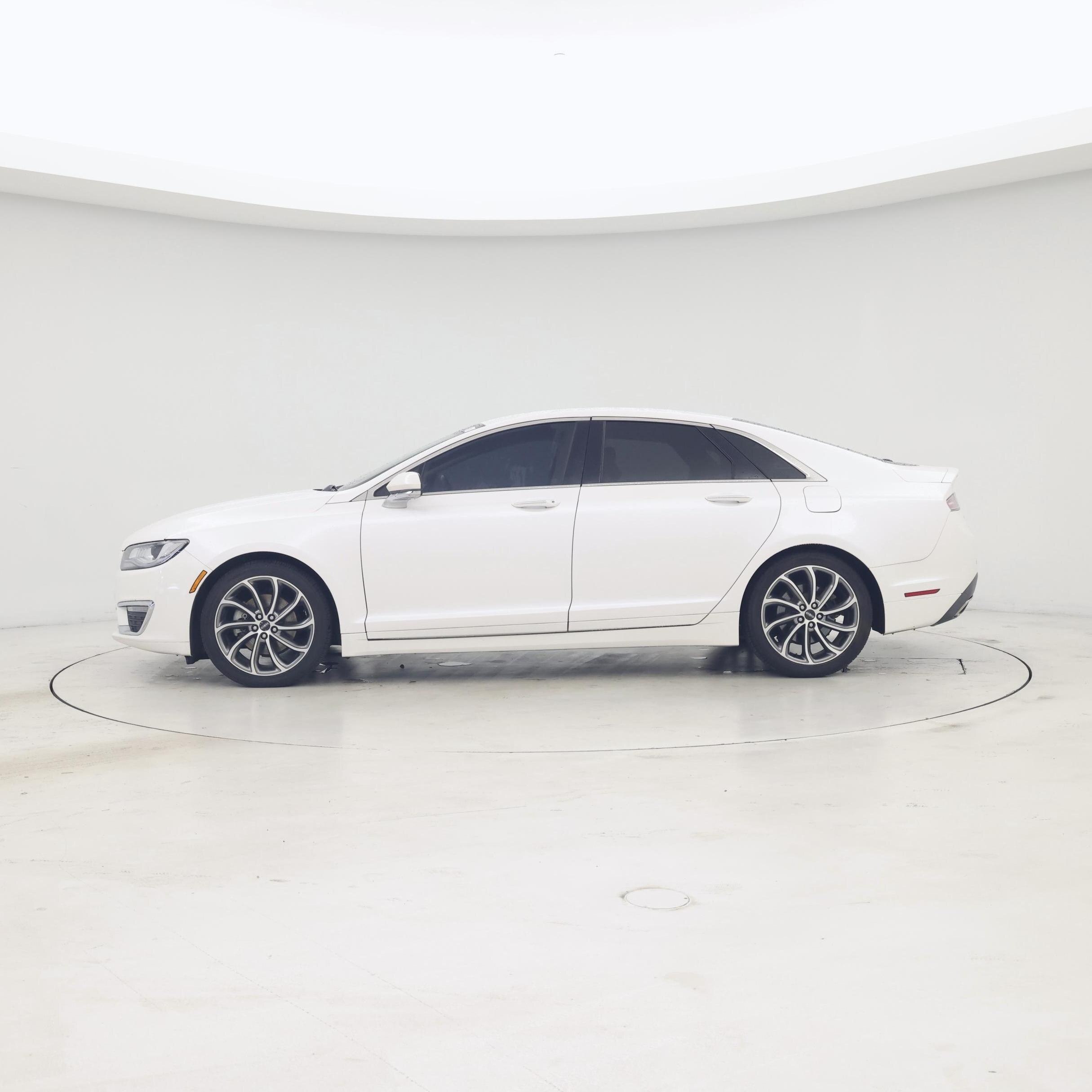 Thumbnail: 2018 Lincoln MKZ - 3