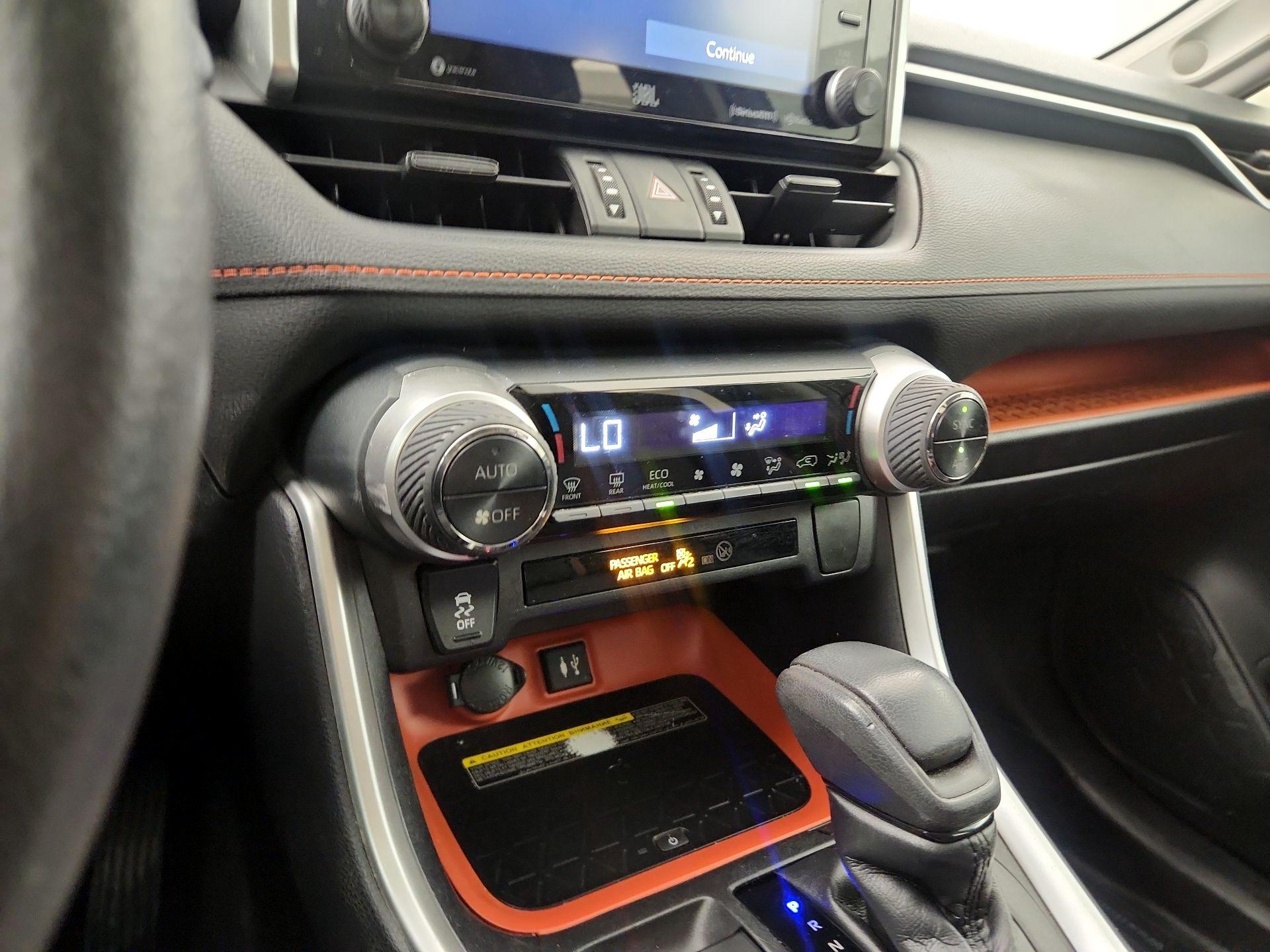 Thumbnail: 2019 Toyota RAV4 - 17