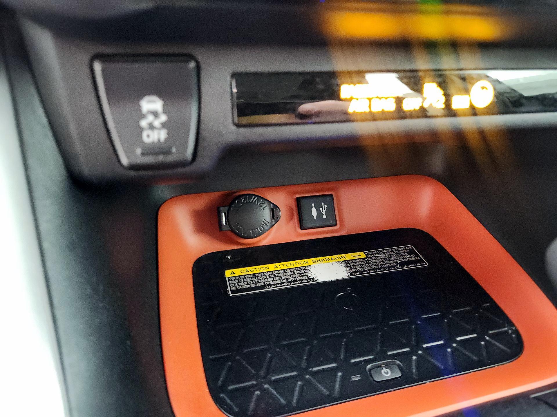 Thumbnail: 2019 Toyota RAV4 - 19