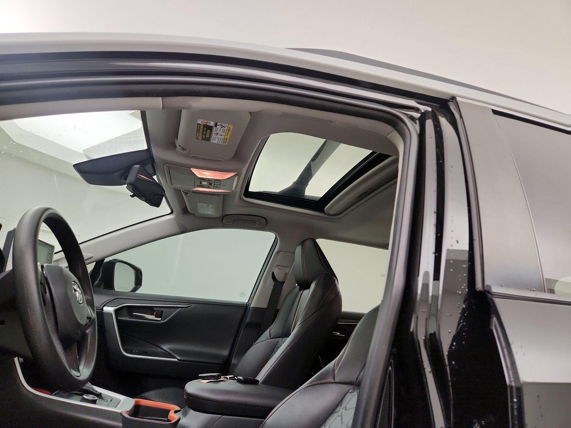 Thumbnail: 2019 Toyota RAV4 - 20