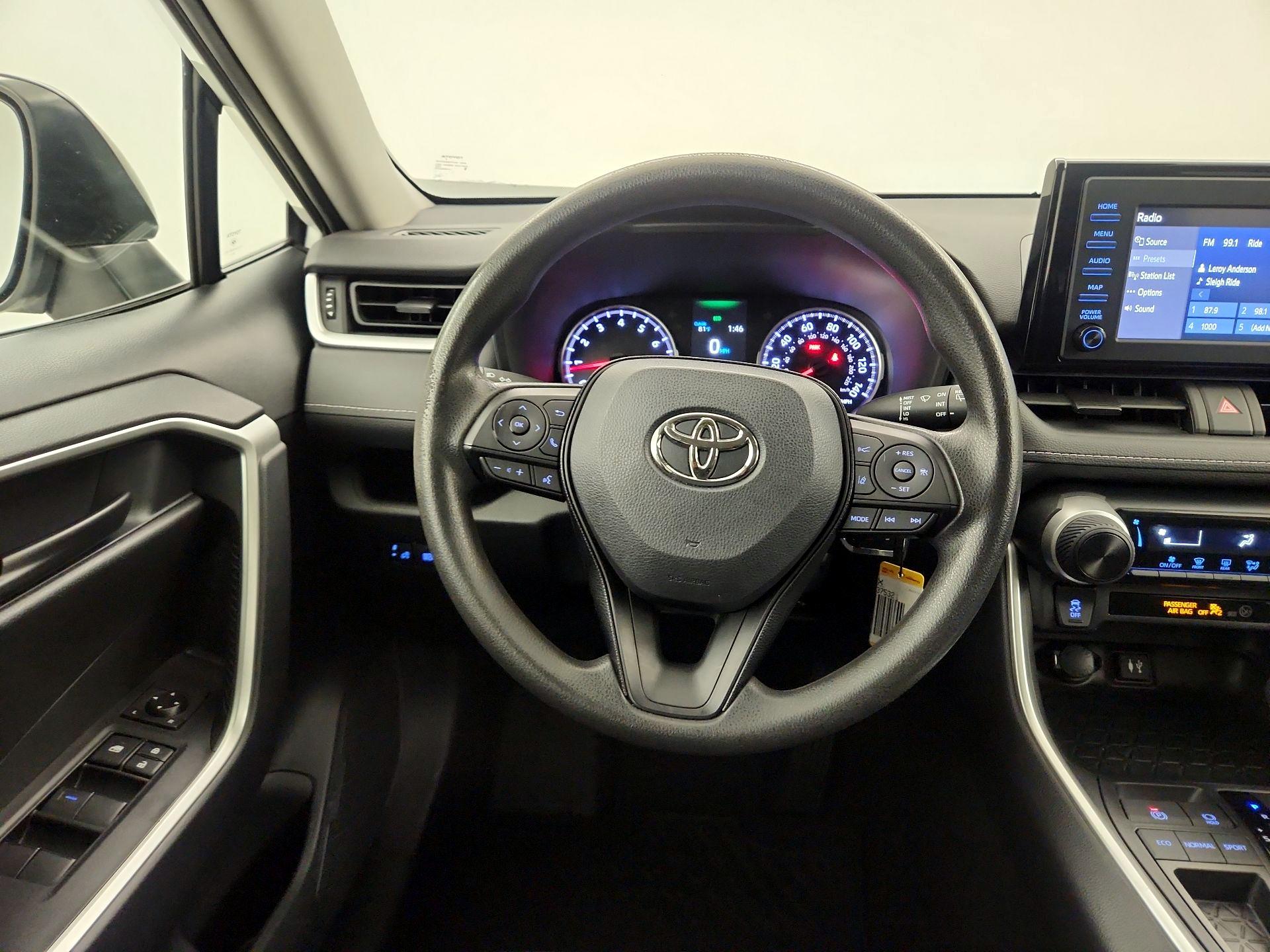 Thumbnail: 2019 Toyota RAV4 - 10