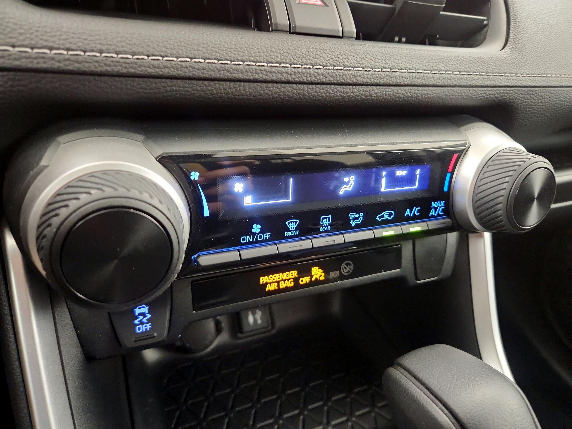 Thumbnail: 2019 Toyota RAV4 - 16