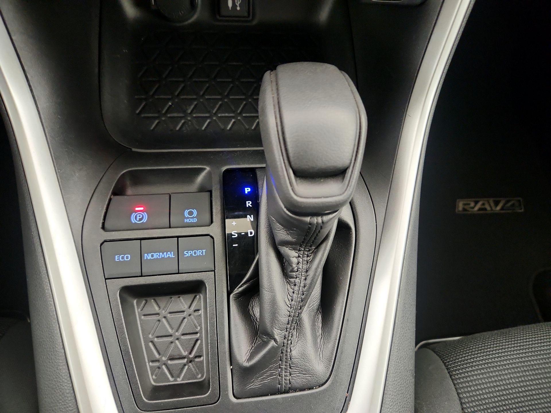 Thumbnail: 2019 Toyota RAV4 - 17