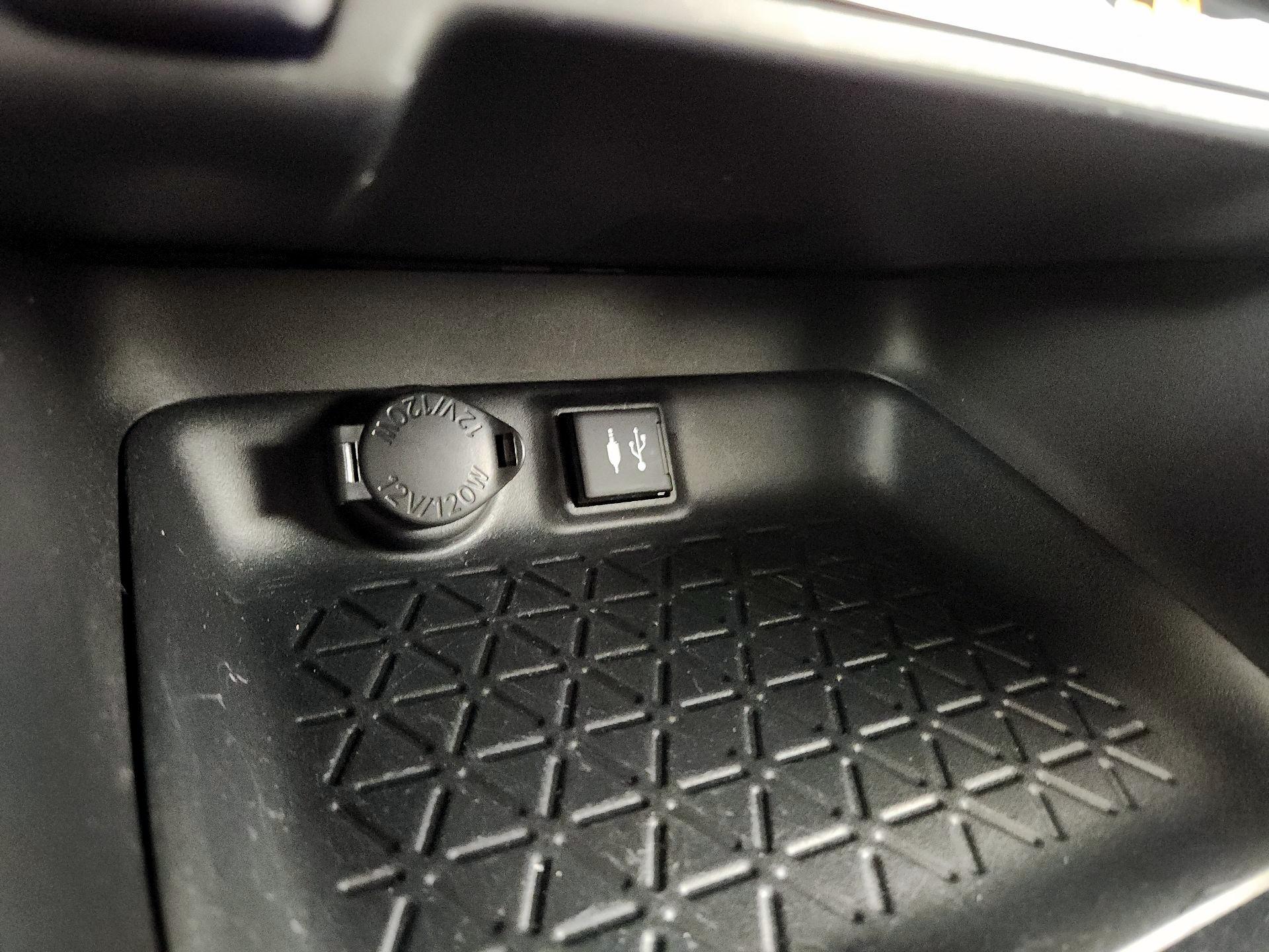 Thumbnail: 2019 Toyota RAV4 - 18