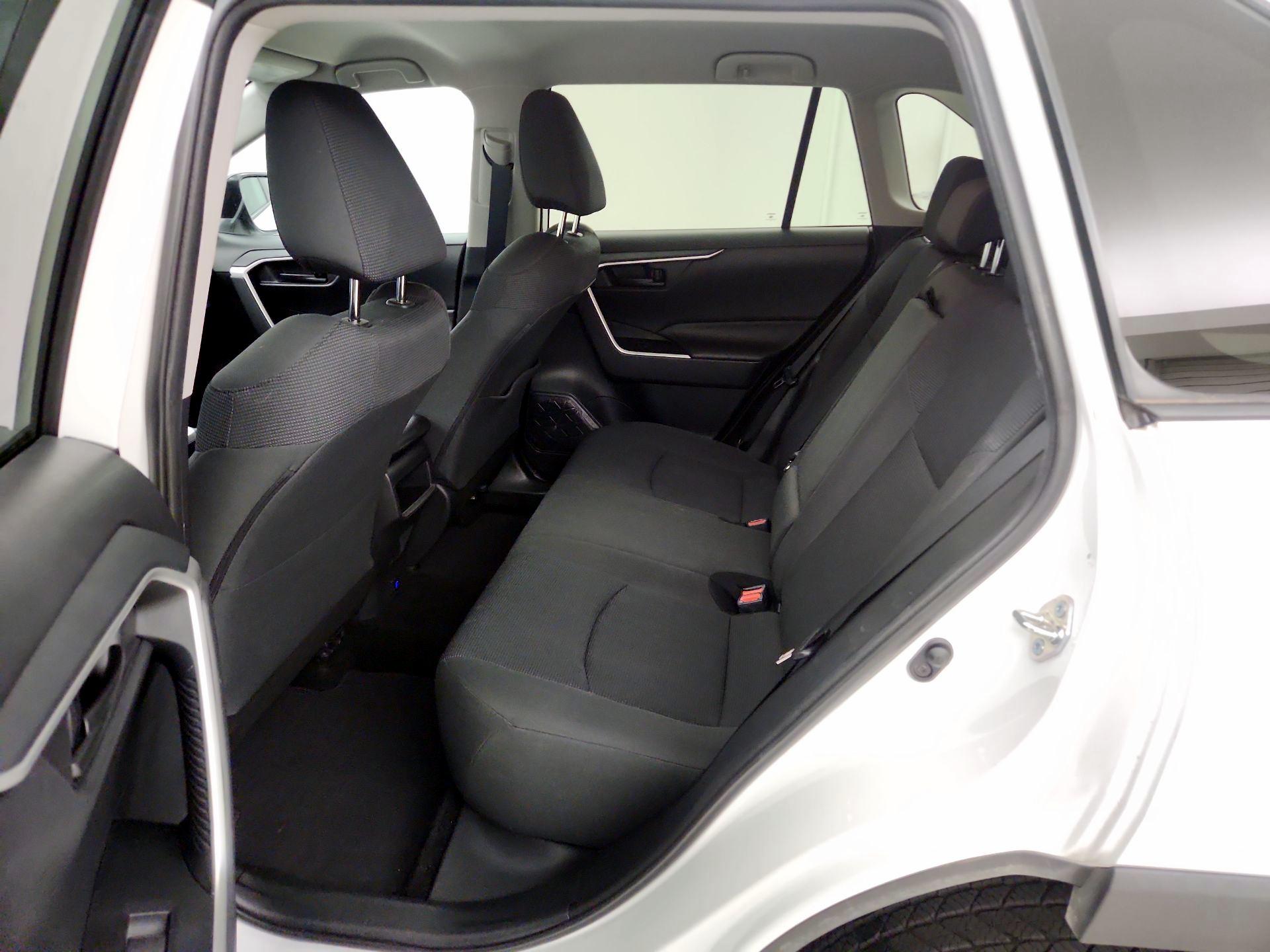 Thumbnail: 2019 Toyota RAV4 - 19