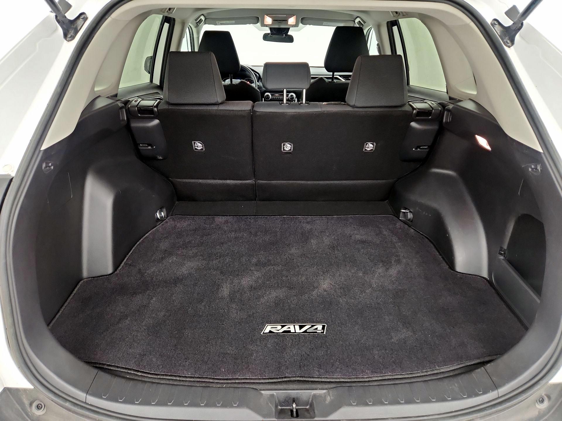 Thumbnail: 2019 Toyota RAV4 - 20