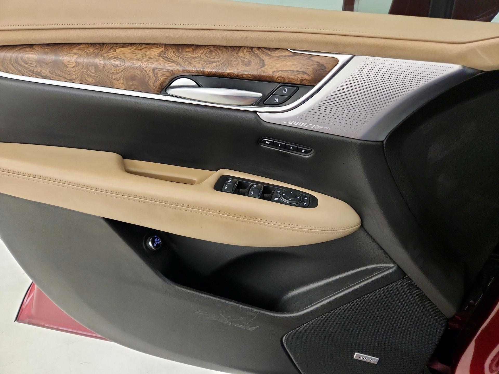 Thumbnail: 2020 Cadillac XT5 - 12