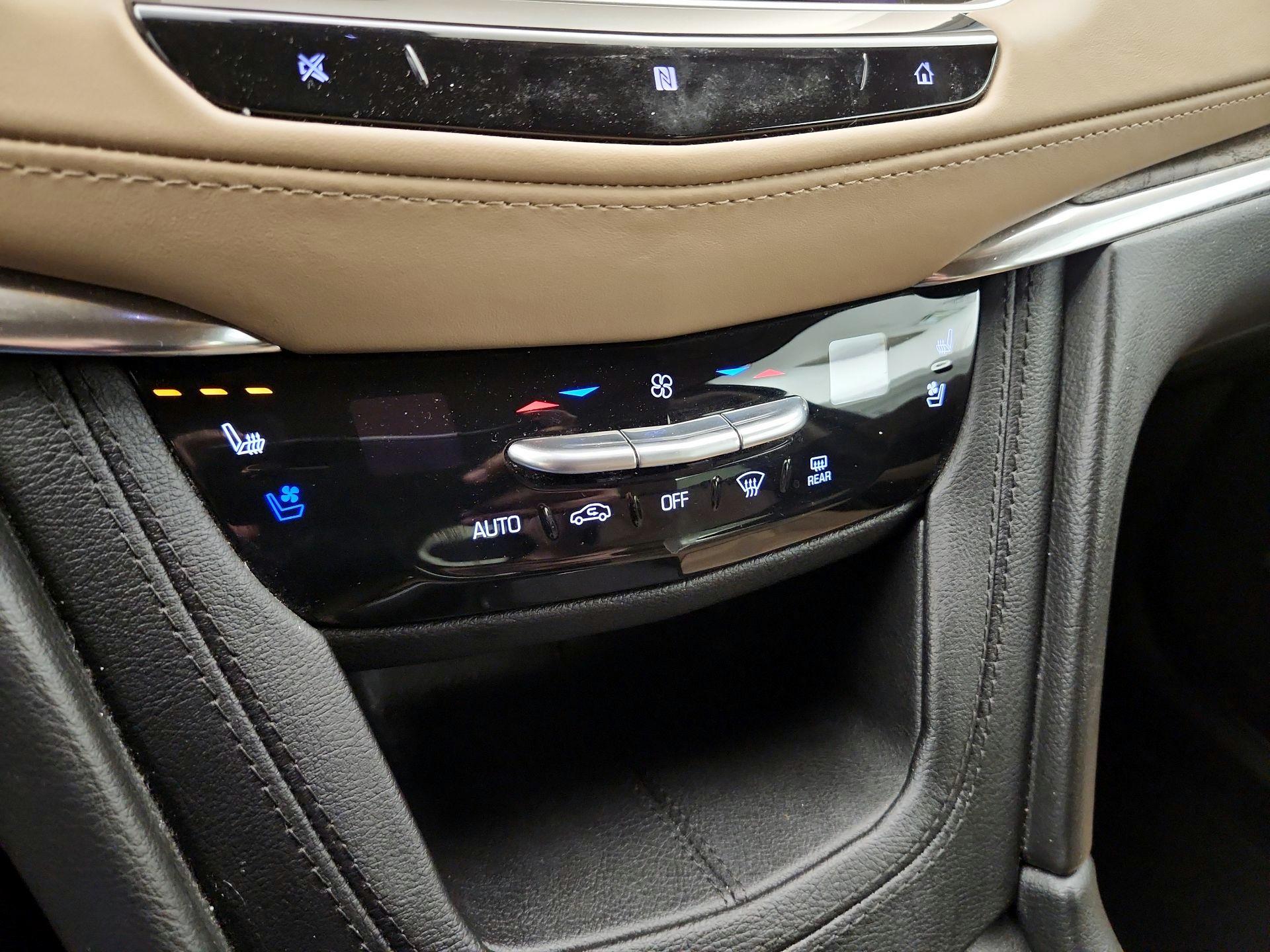 Thumbnail: 2020 Cadillac XT5 - 17