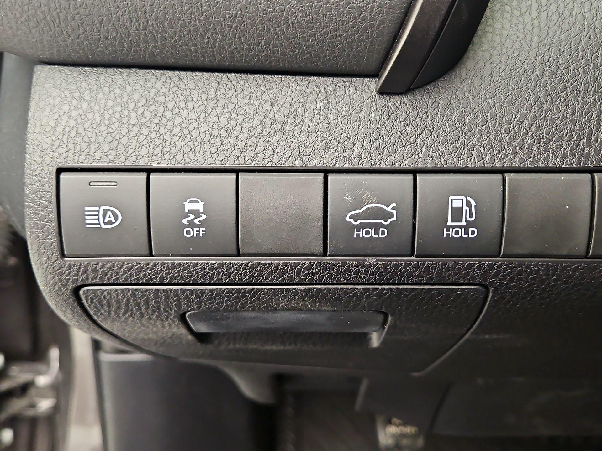 Thumbnail: 2022 Toyota Camry - 13