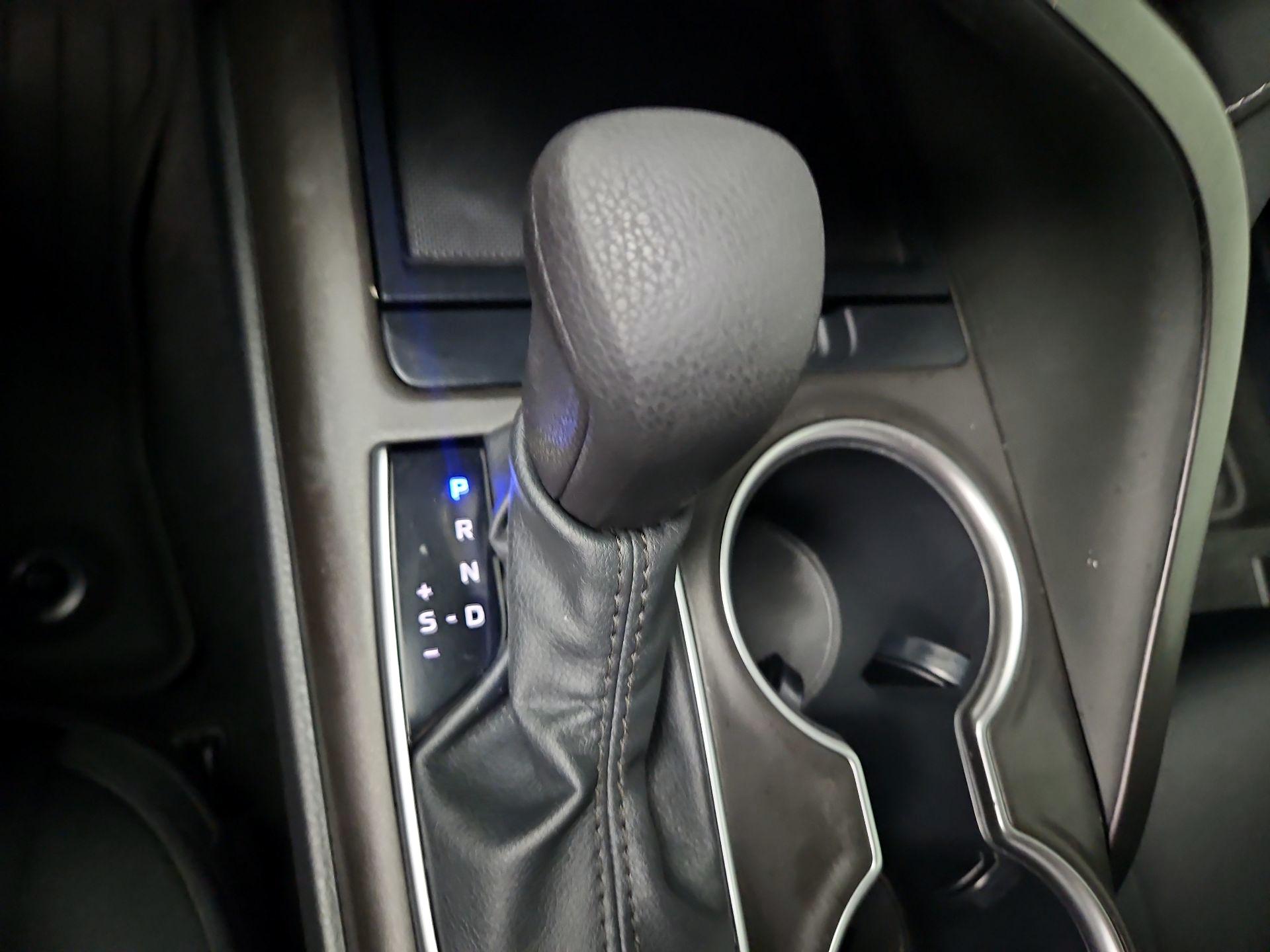 Thumbnail: 2022 Toyota Camry - 17