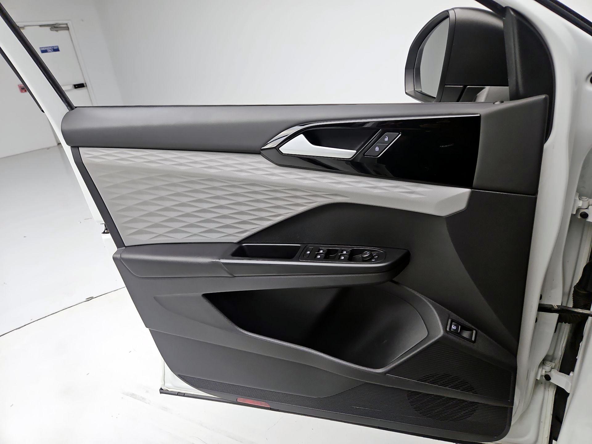 Thumbnail: 2022 Volkswagen Taos - 12