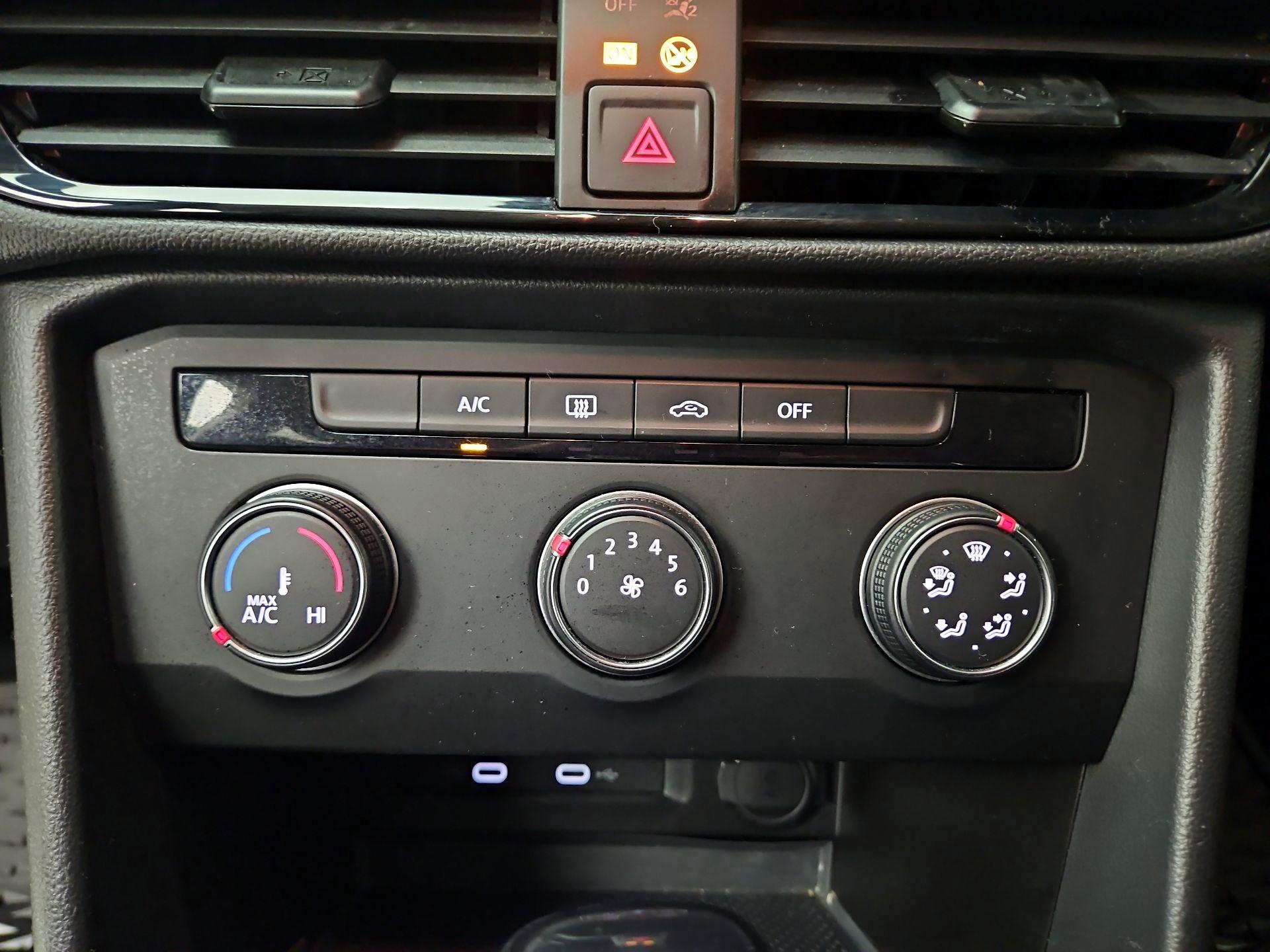 Thumbnail: 2022 Volkswagen Taos - 16