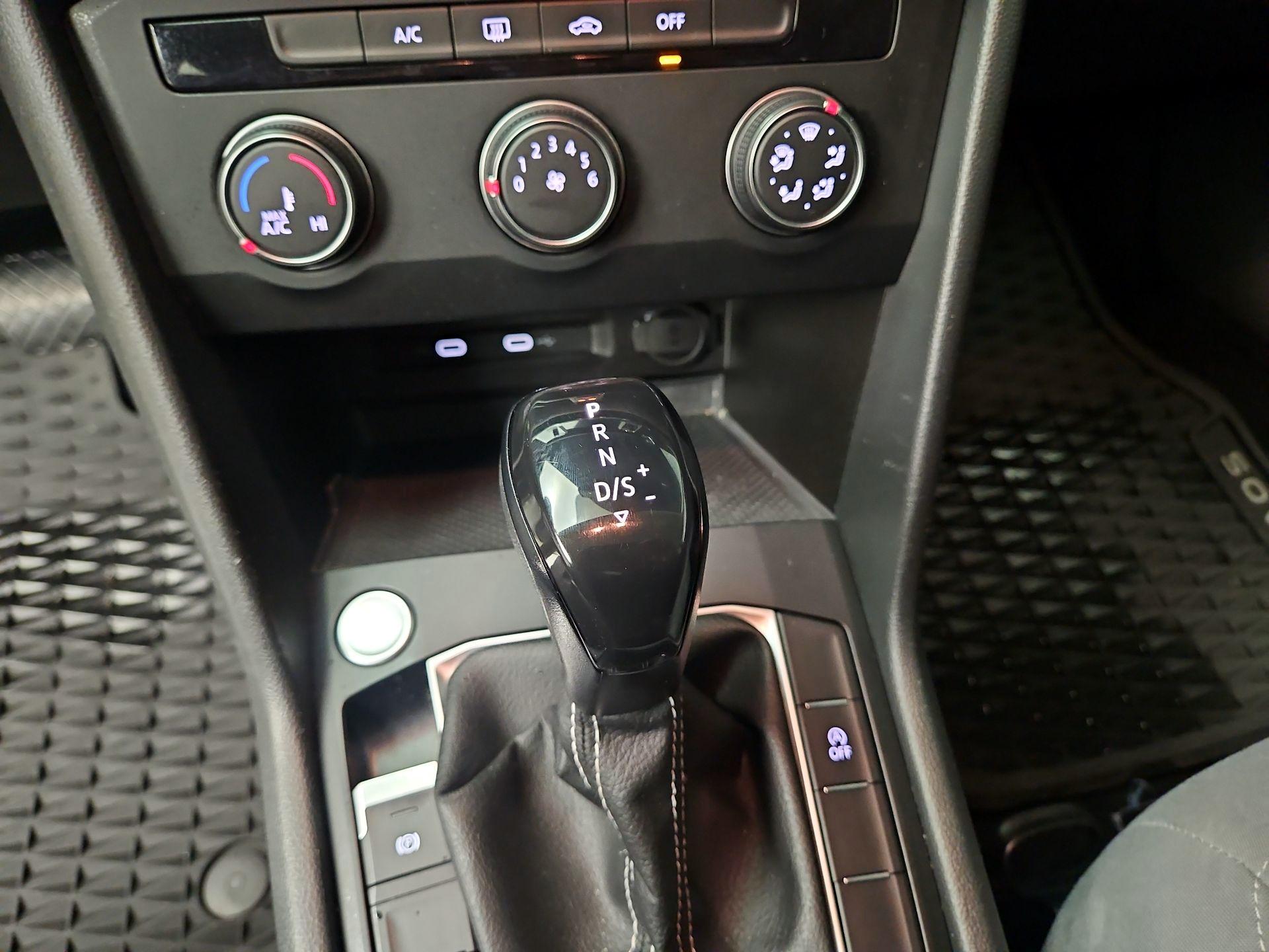 Thumbnail: 2022 Volkswagen Taos - 17