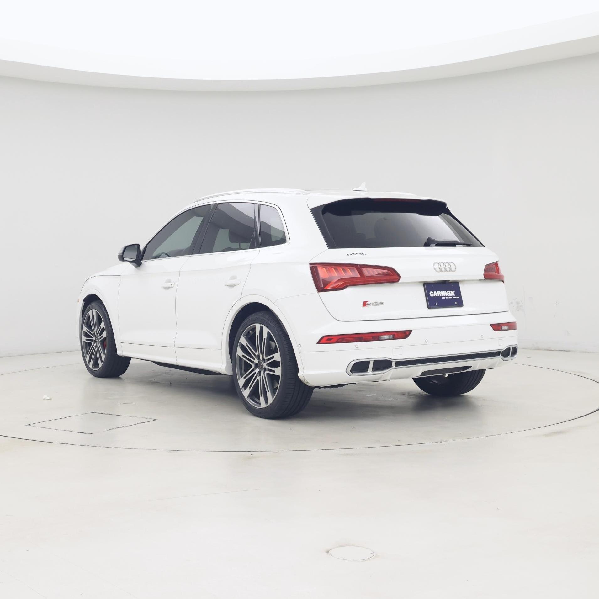 Thumbnail: 2019 Audi SQ5 - 2