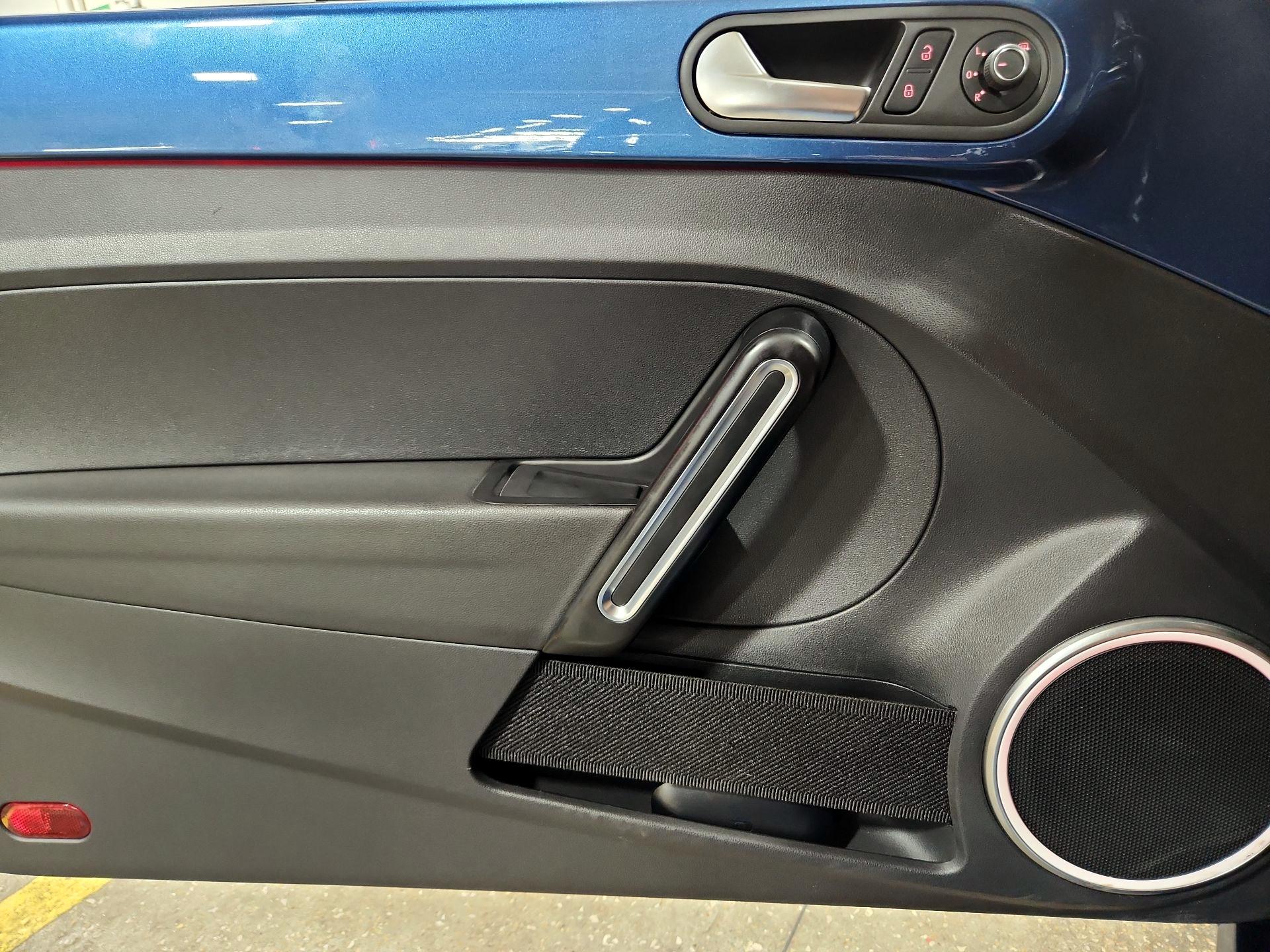 Thumbnail: 2018 Volkswagen Beetle - 12