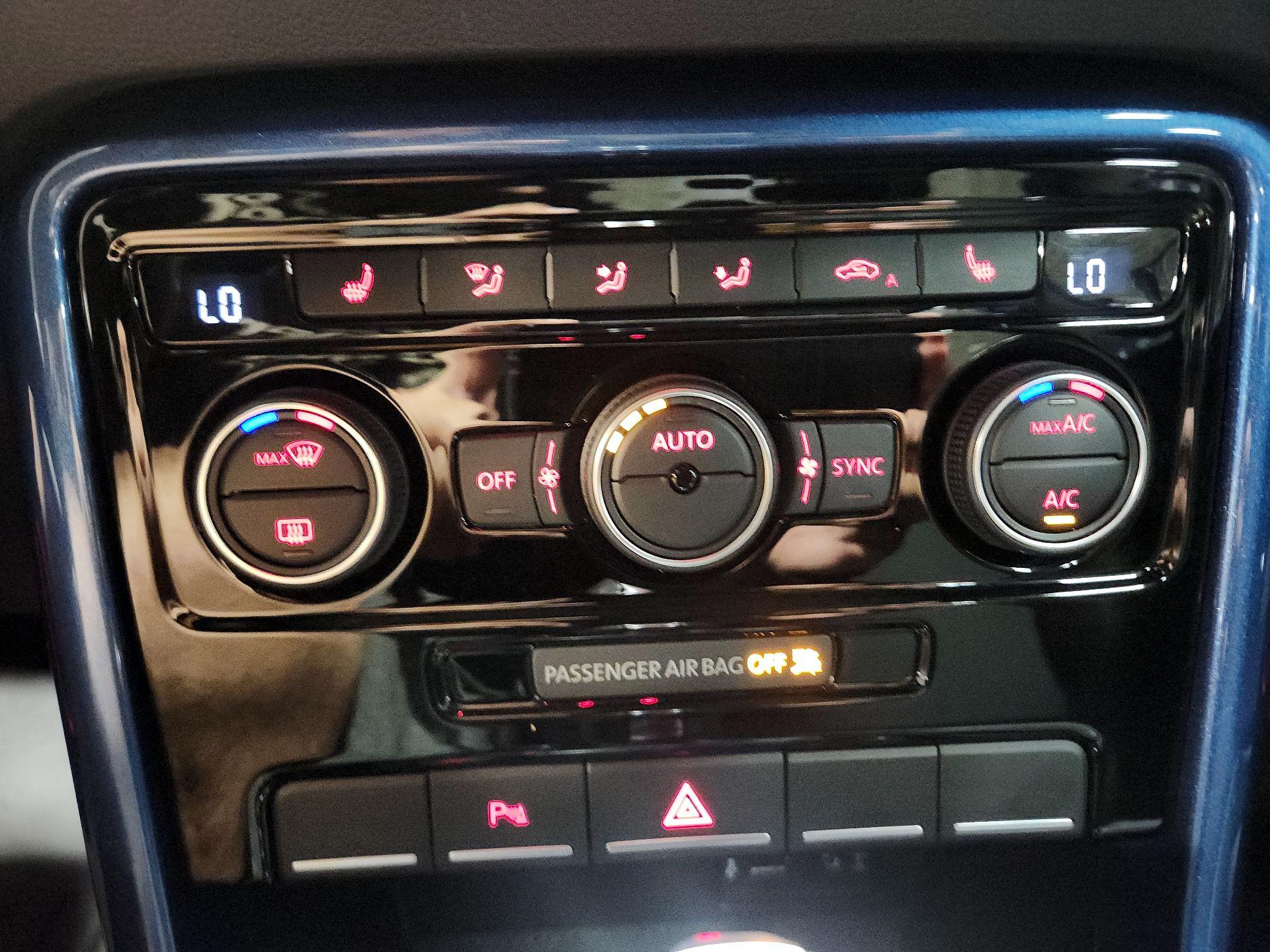 Thumbnail: 2018 Volkswagen Beetle - 14