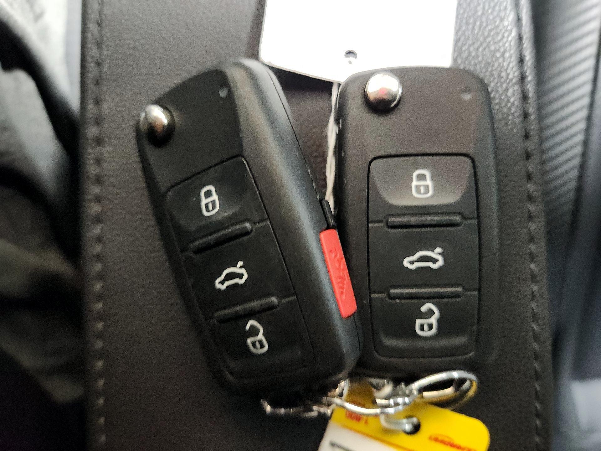 Thumbnail: 2018 Volkswagen Beetle - 18