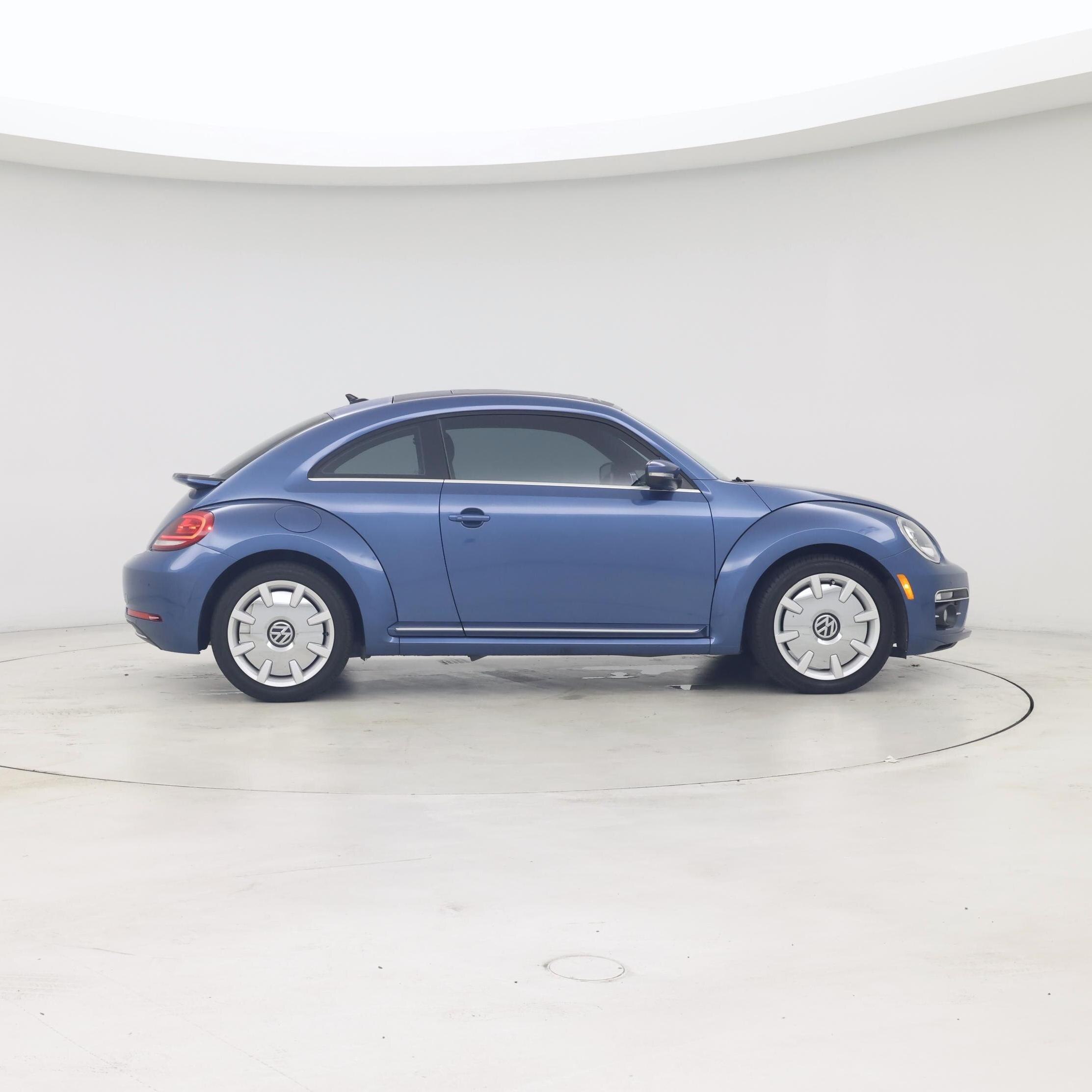Thumbnail: 2018 Volkswagen Beetle - 7