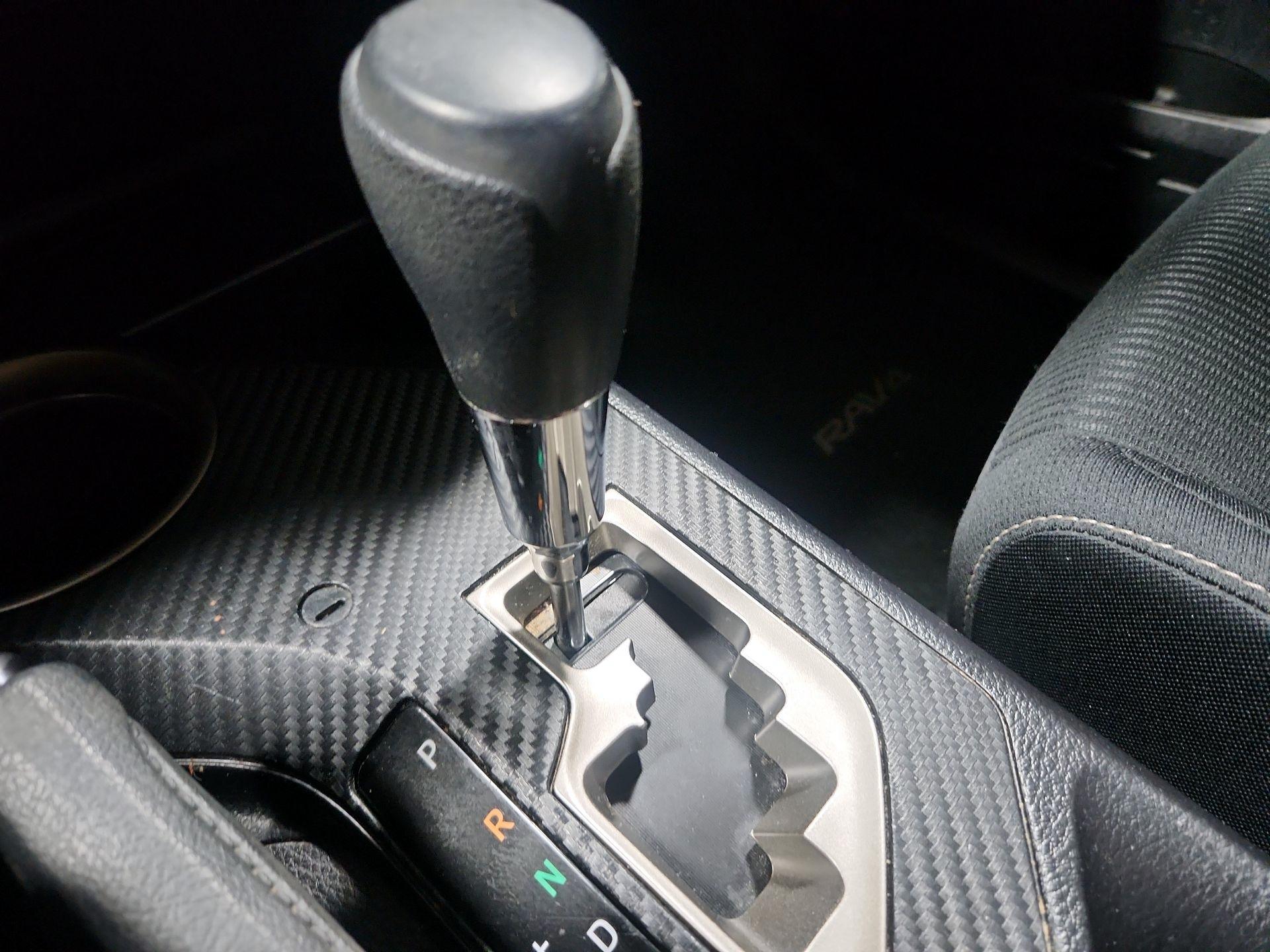 Thumbnail: 2015 Toyota RAV4 - 15