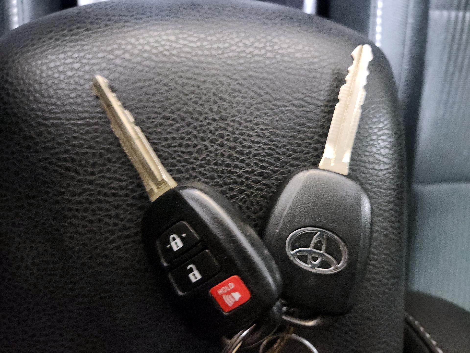 Thumbnail: 2015 Toyota RAV4 - 18