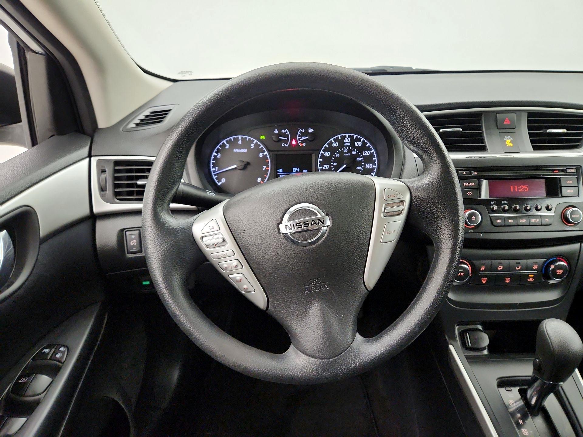 Thumbnail: 2016 Nissan Sentra - 10