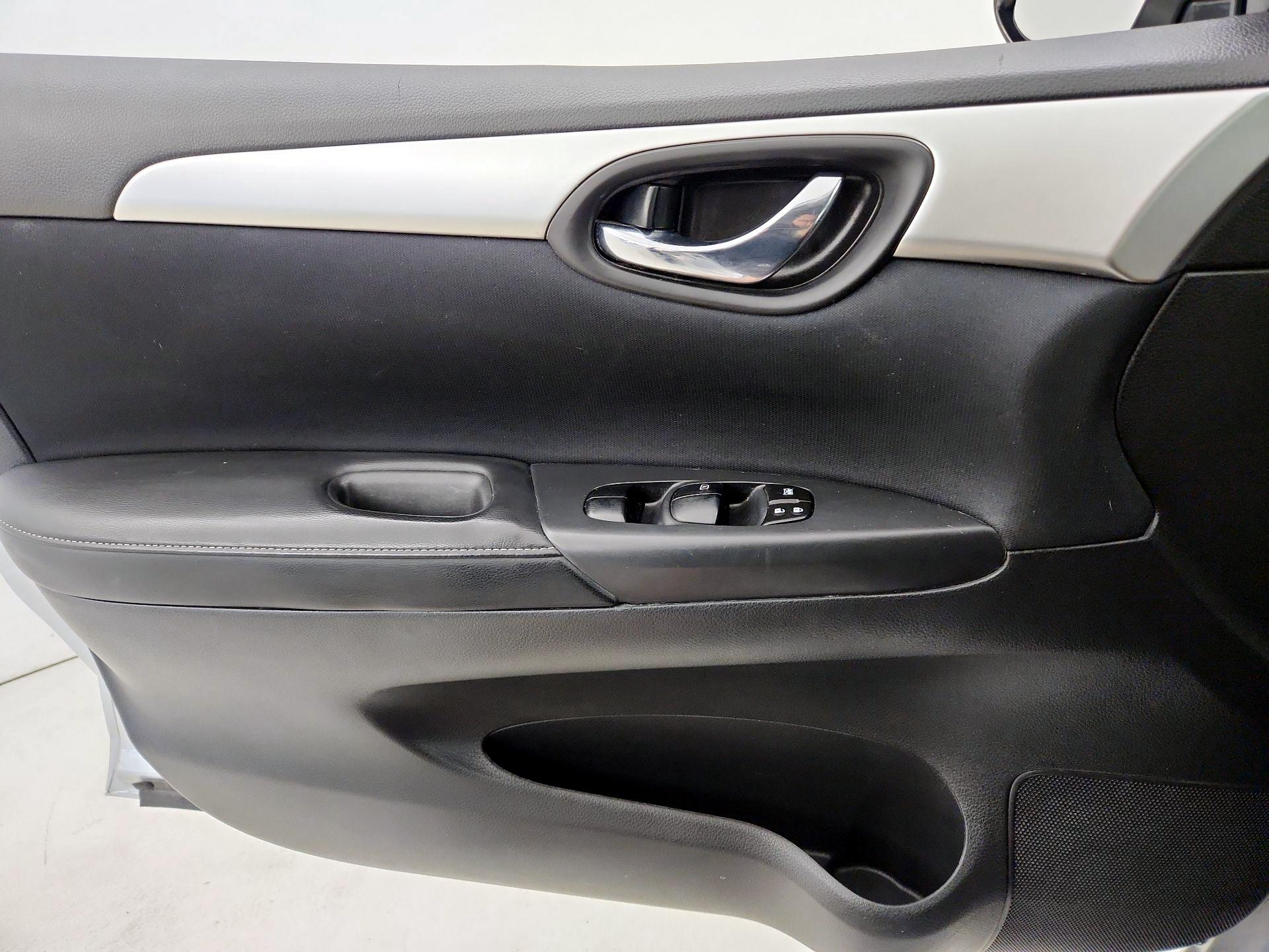 Thumbnail: 2016 Nissan Sentra - 12