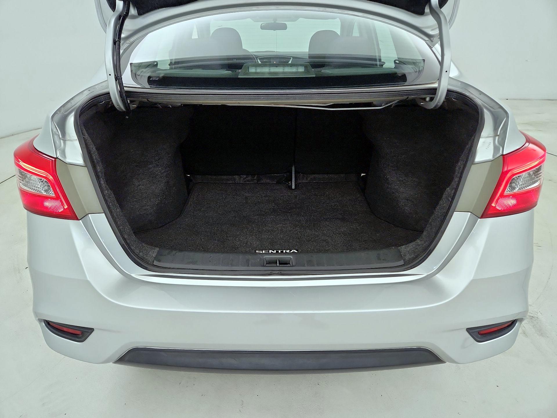 Thumbnail: 2016 Nissan Sentra - 16