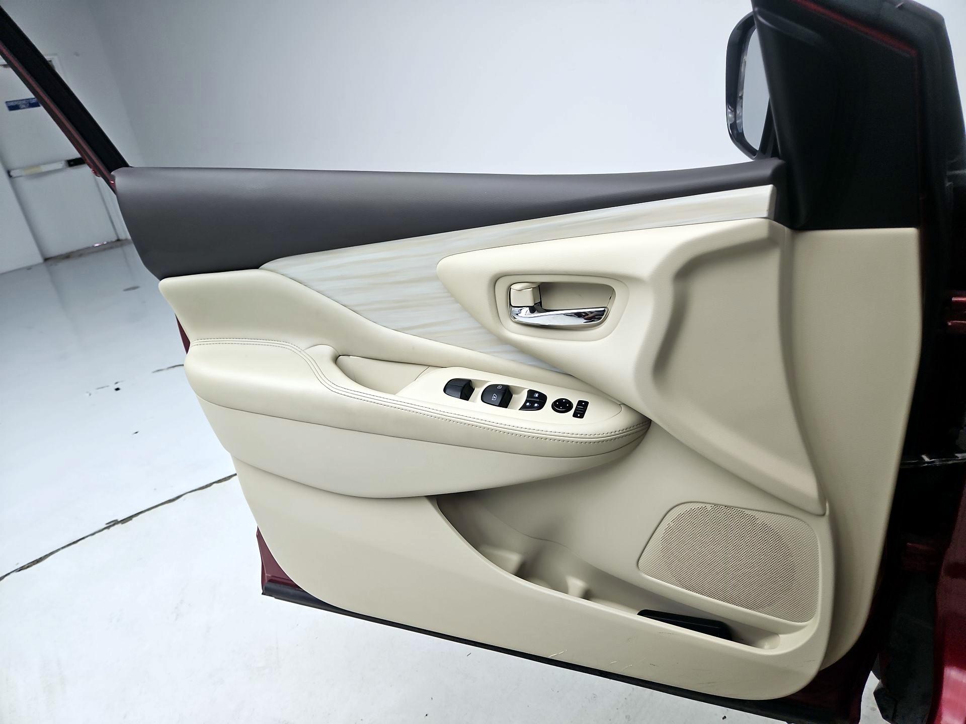 Thumbnail: 2015 Nissan Murano - 12