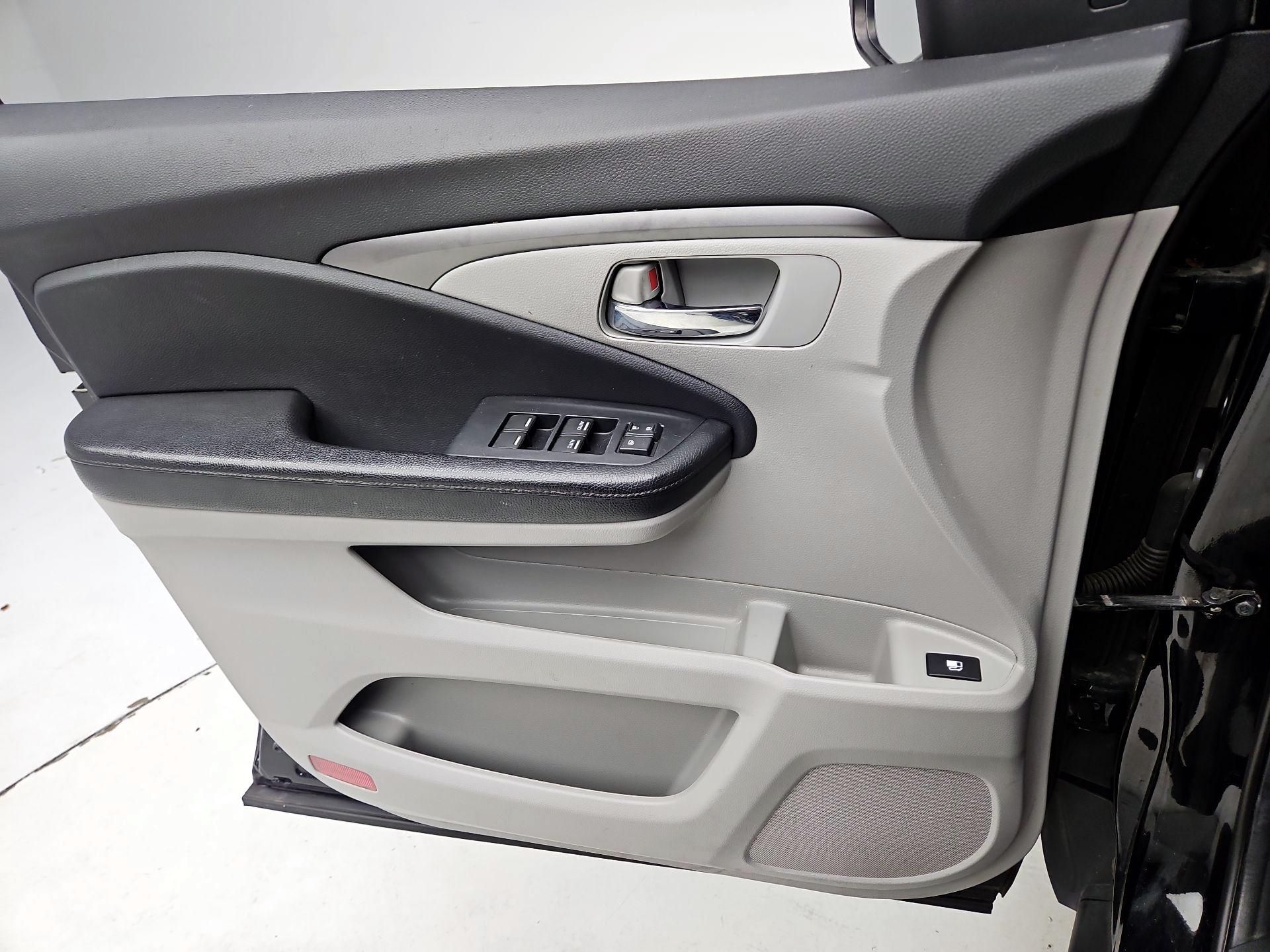 Thumbnail: 2020 Honda Pilot - 12