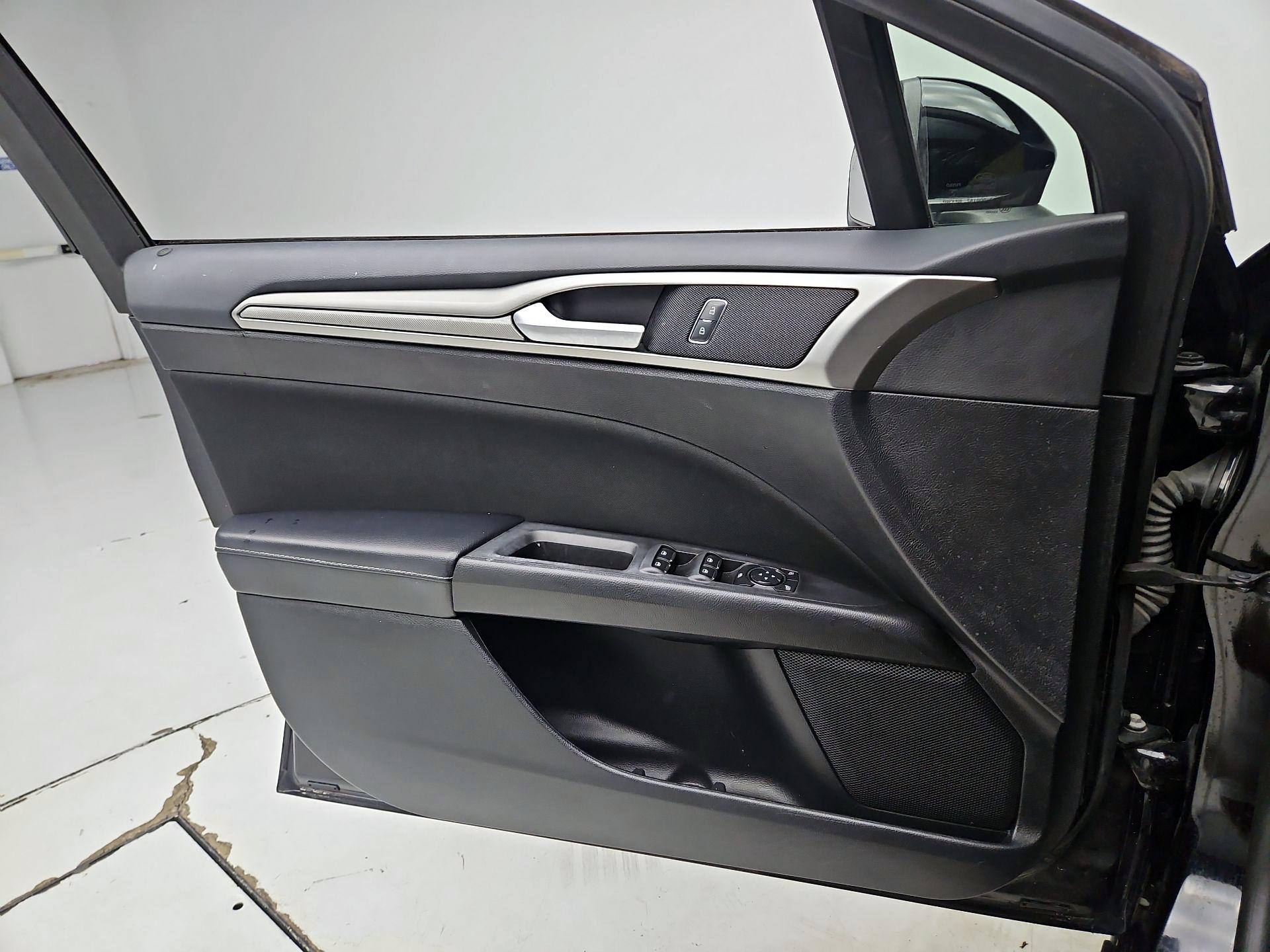 Thumbnail: 2019 Ford Fusion - 12