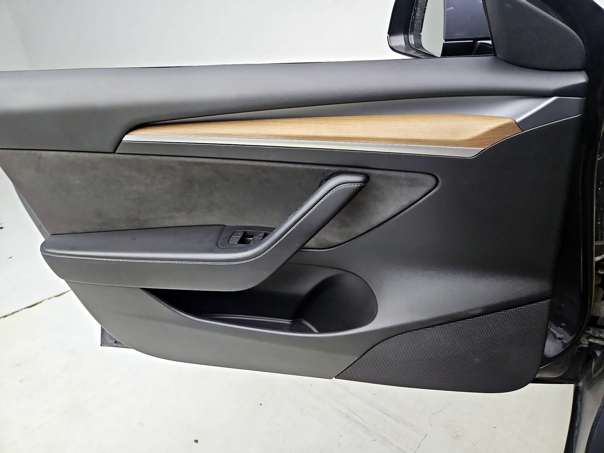 Thumbnail: 2023 Tesla Model 3 - 12