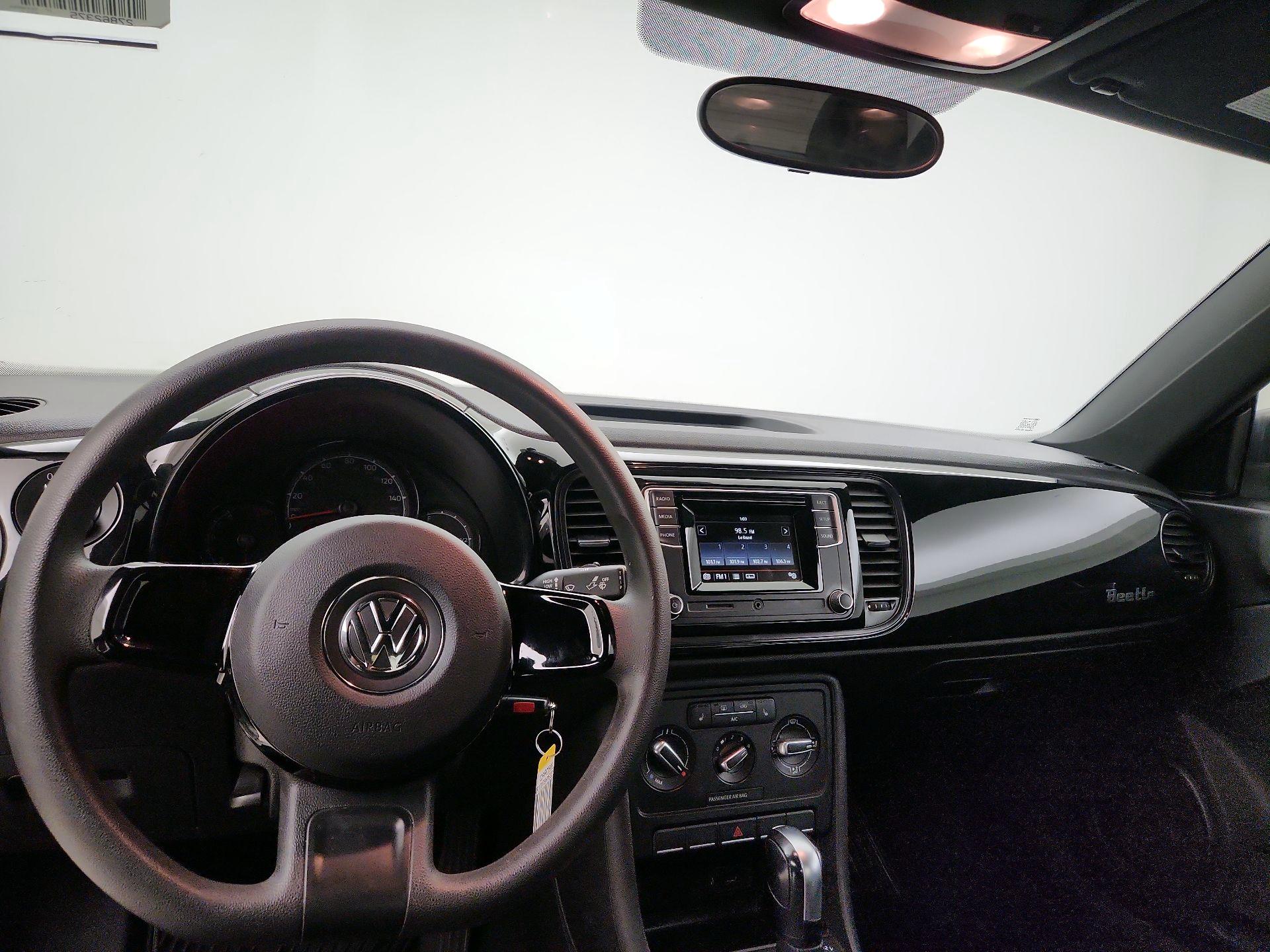 Thumbnail: 2017 Volkswagen Beetle - 9