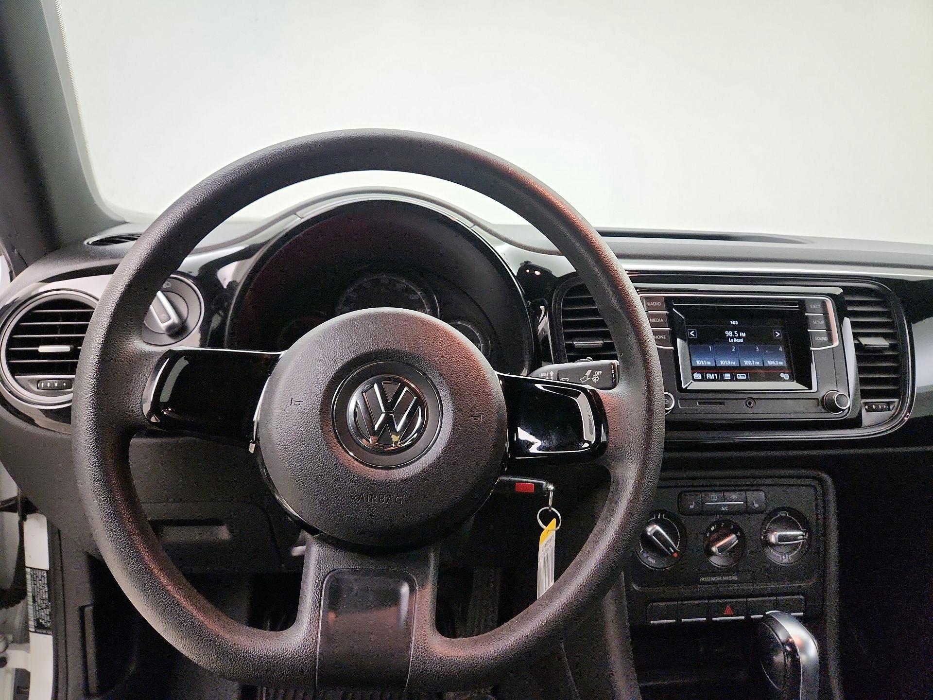 Thumbnail: 2017 Volkswagen Beetle - 10