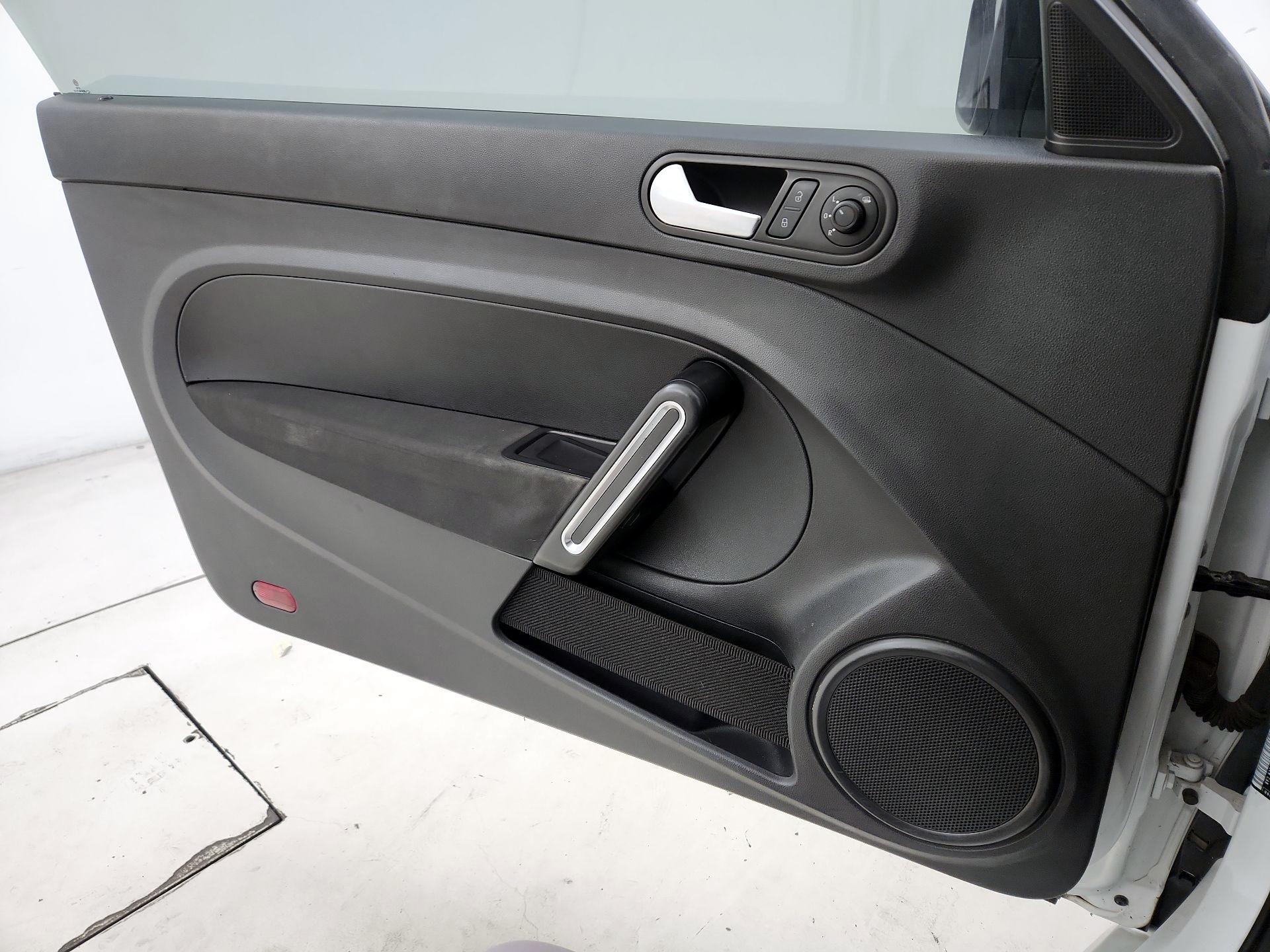 Thumbnail: 2017 Volkswagen Beetle - 12