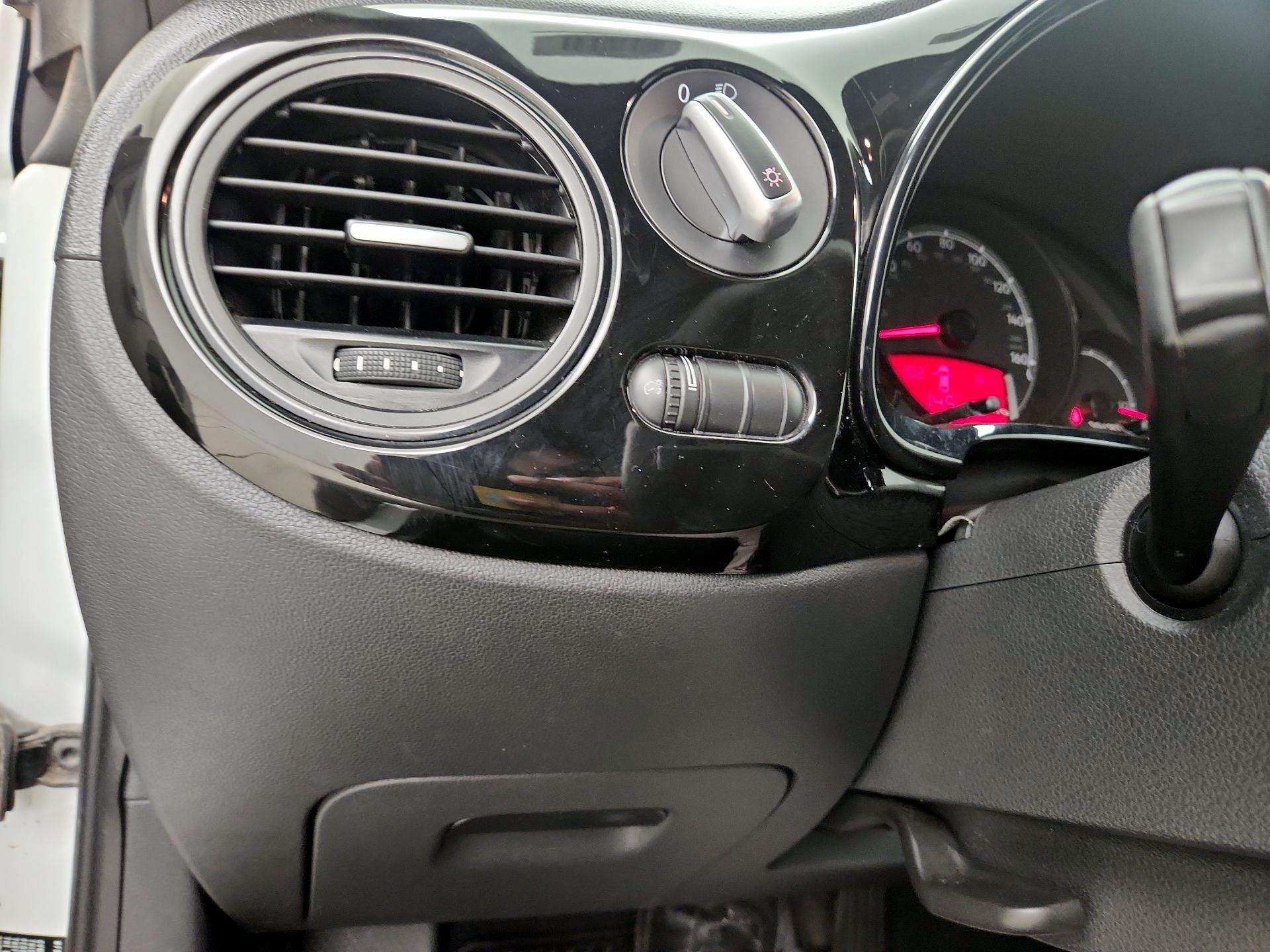 Thumbnail: 2017 Volkswagen Beetle - 13