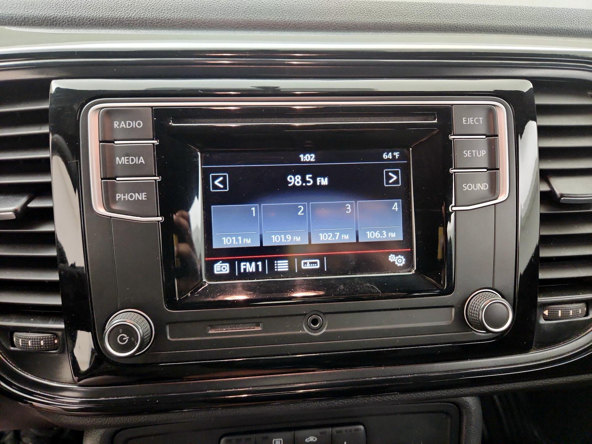 Thumbnail: 2017 Volkswagen Beetle - 14